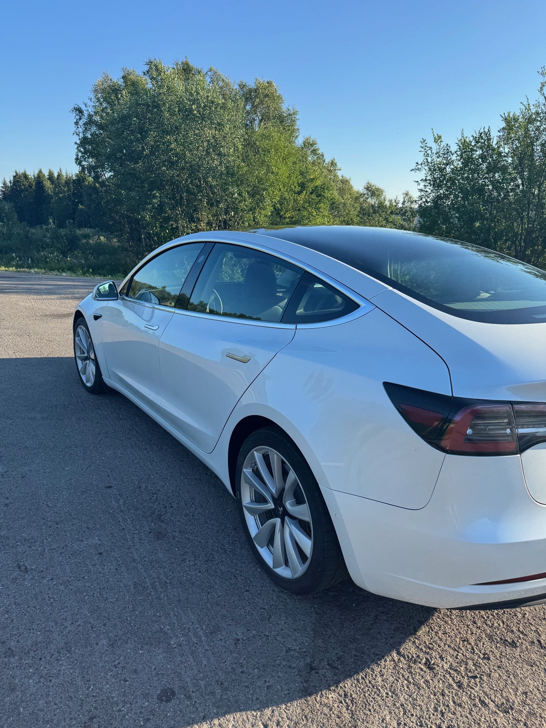 Tesla Model 3 med GPS