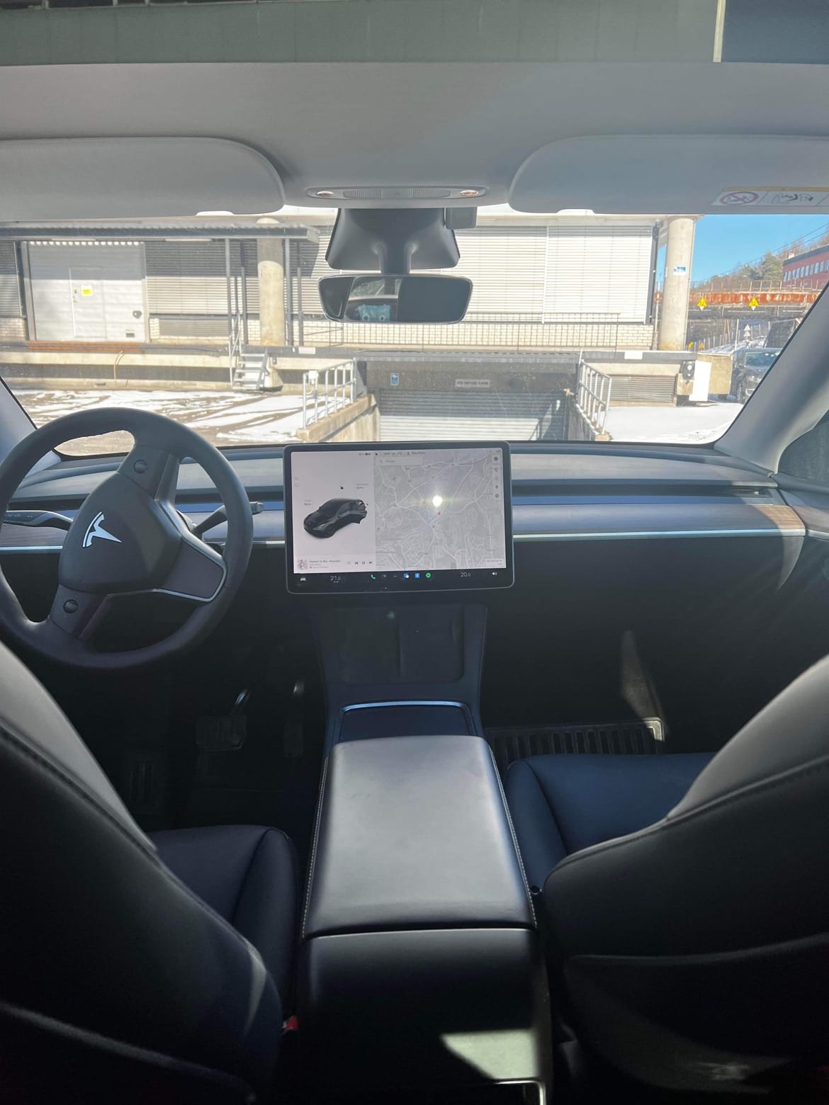 Tesla Model Y med Cruisekontroll