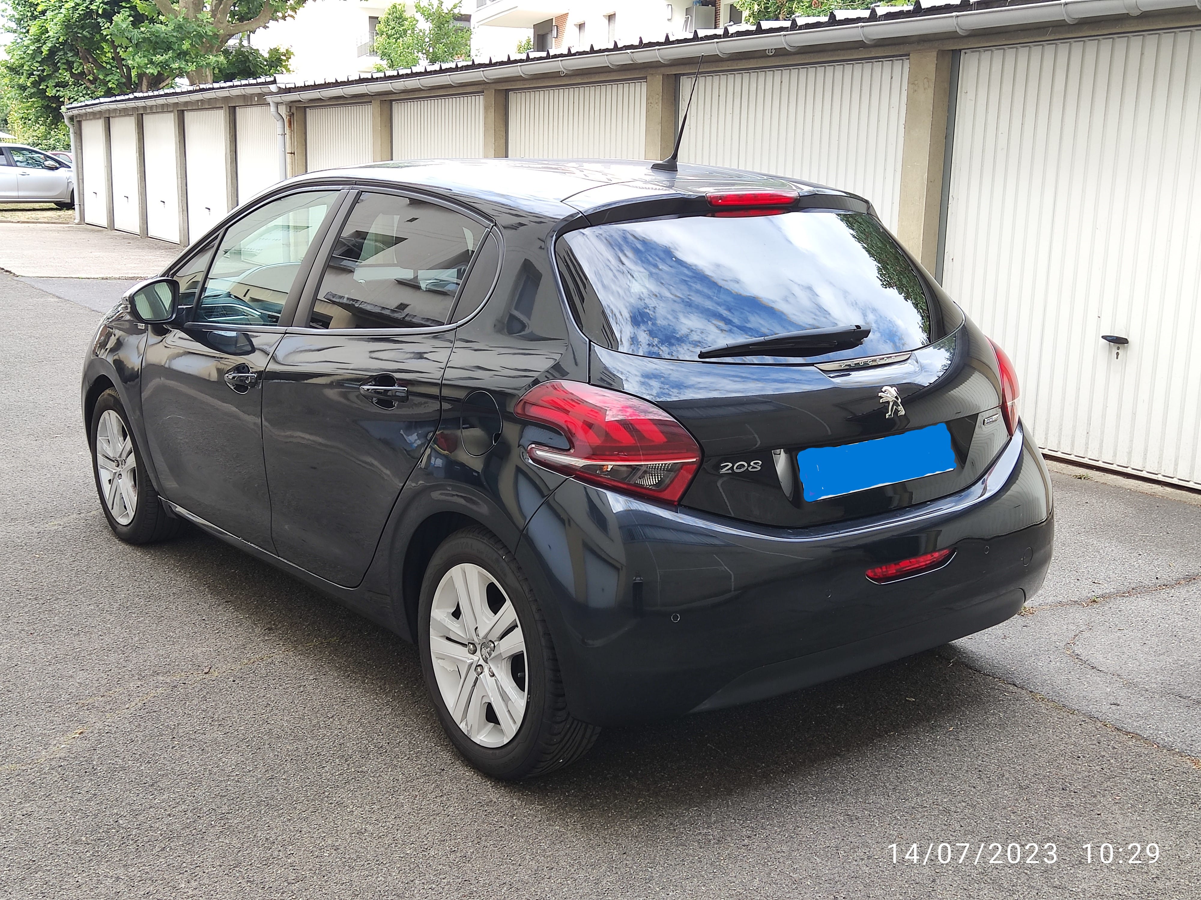 Peugeot 208 1.2 PURETECH 82 STYLE avec GPS