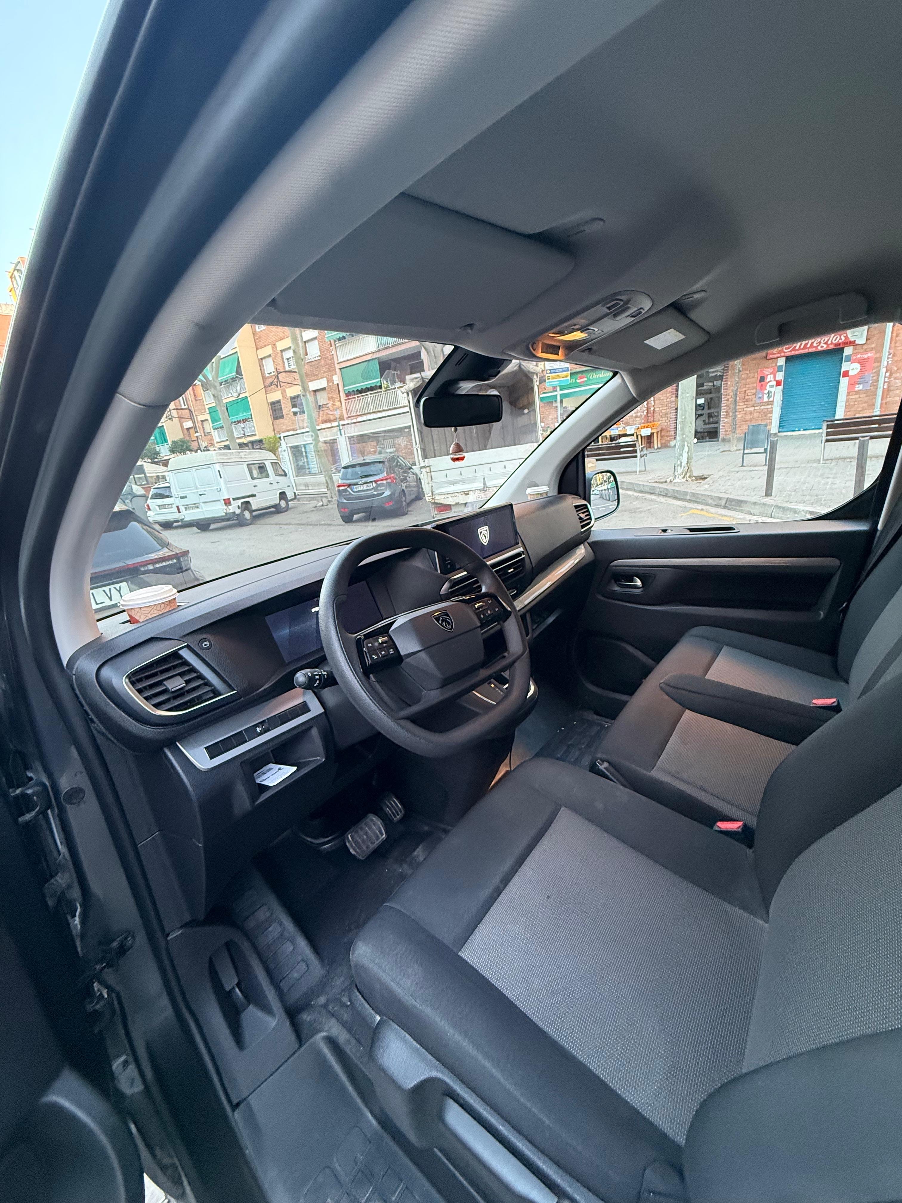 Peugeot Traveller con Apple CarPlay