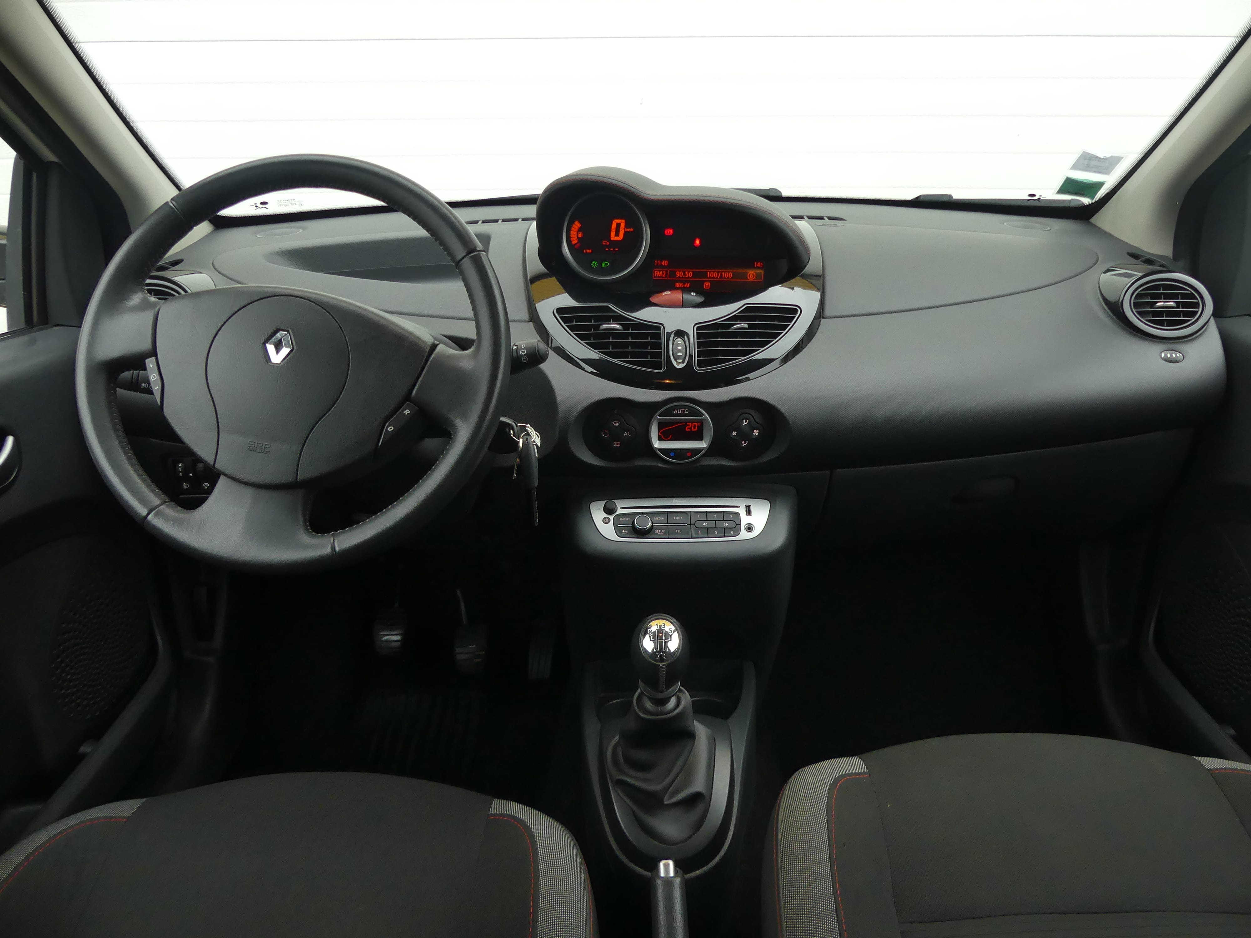 Renault Twingo II avec Entrée audio / iPod