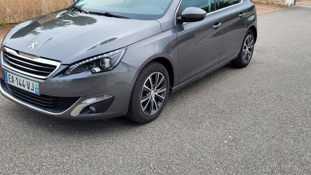 Peugeot 308 1.2l 110cv vignette crit'air 1 avec attelage, 2016, Essence 95