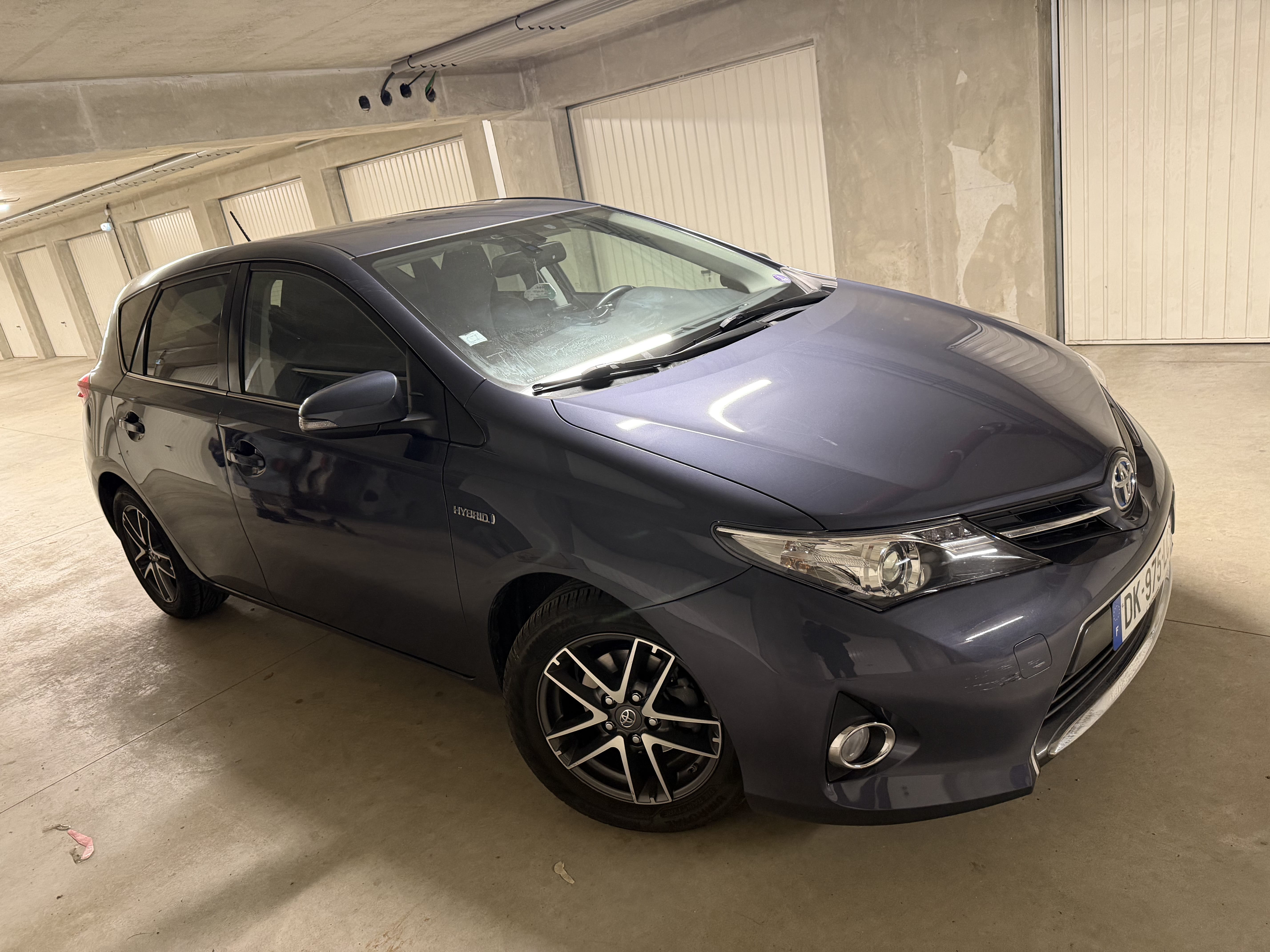Toyota Auris, 2014, Essence 98 / Électrique (hybride), automatique