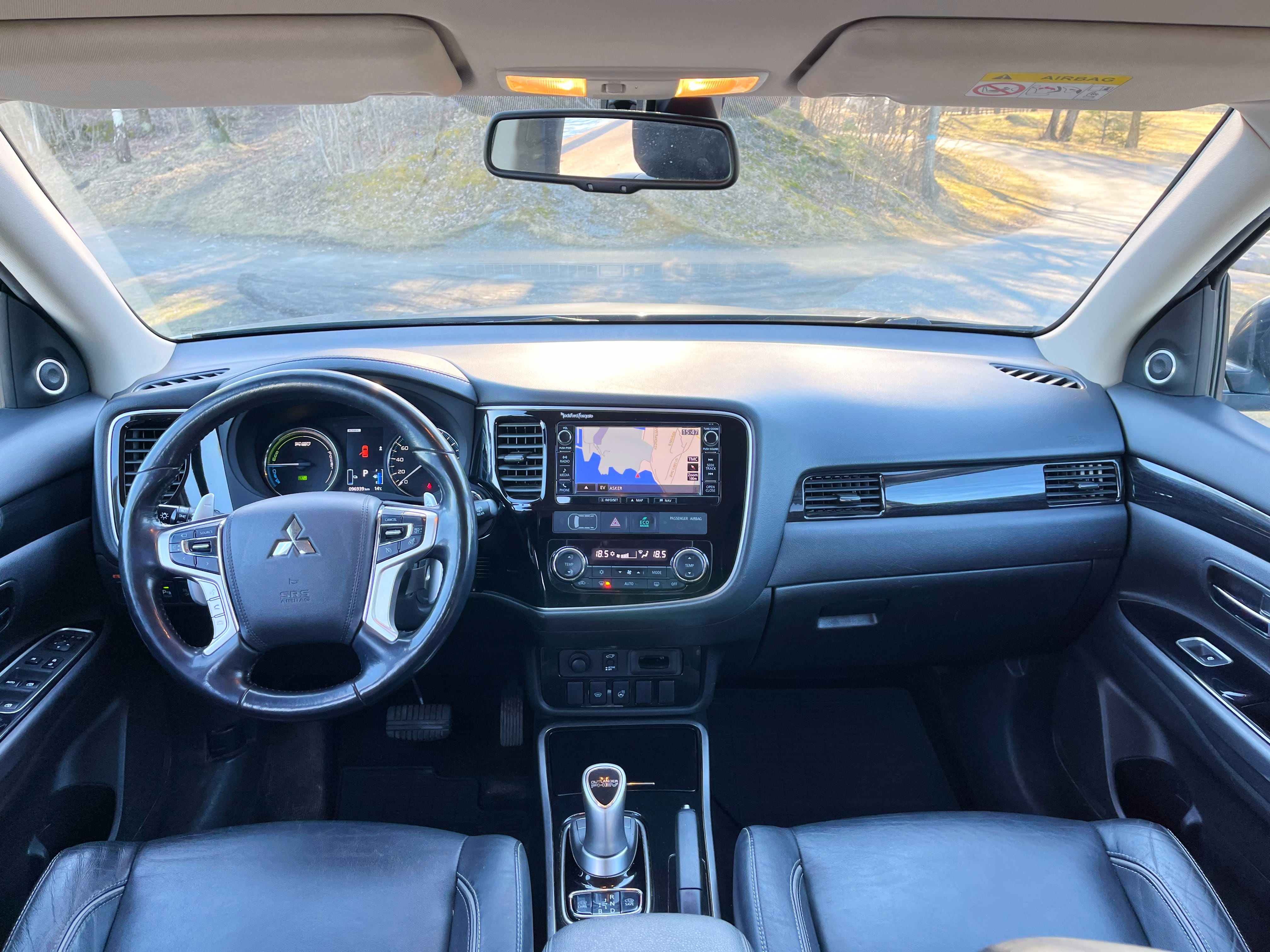Mitsubishi Outlander Hybrid med Cruisekontroll