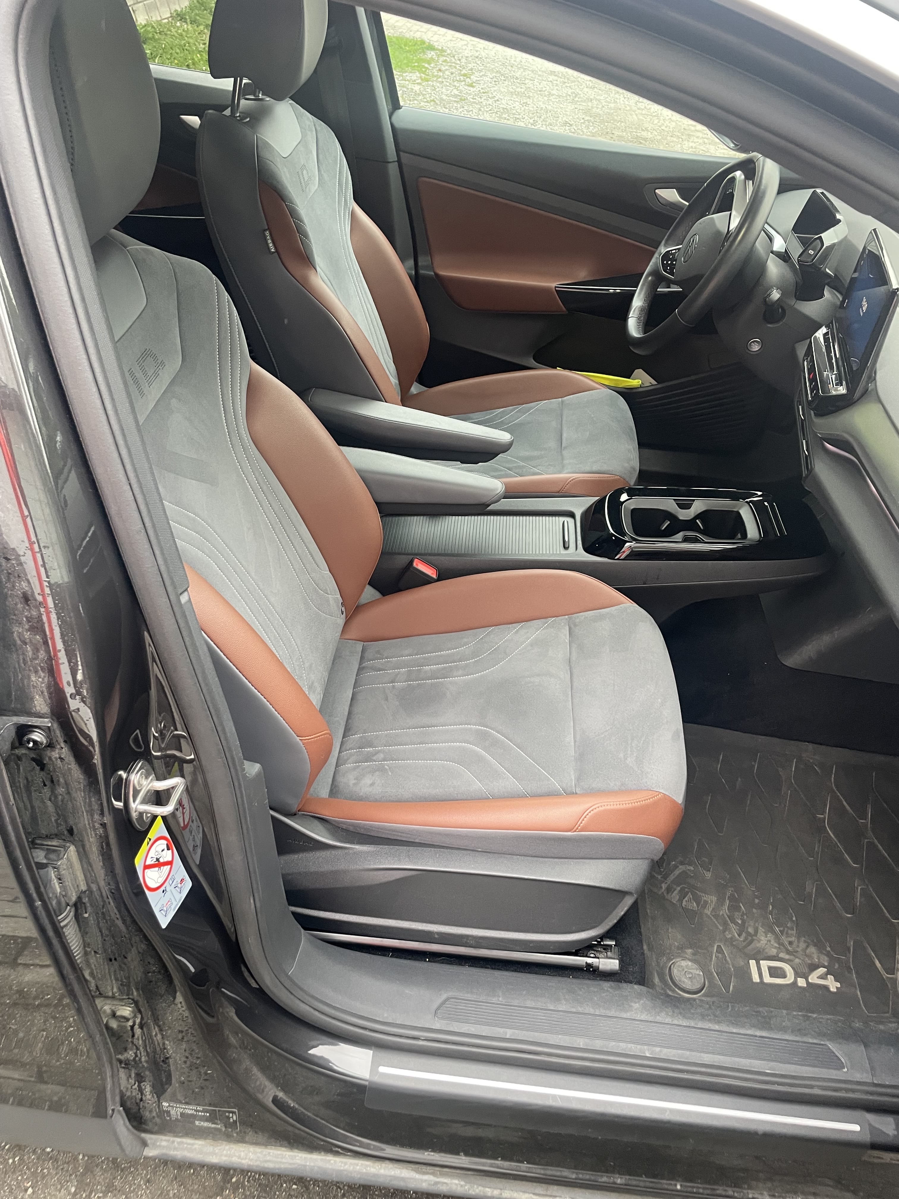 Volkswagen ID.4 with GPS
