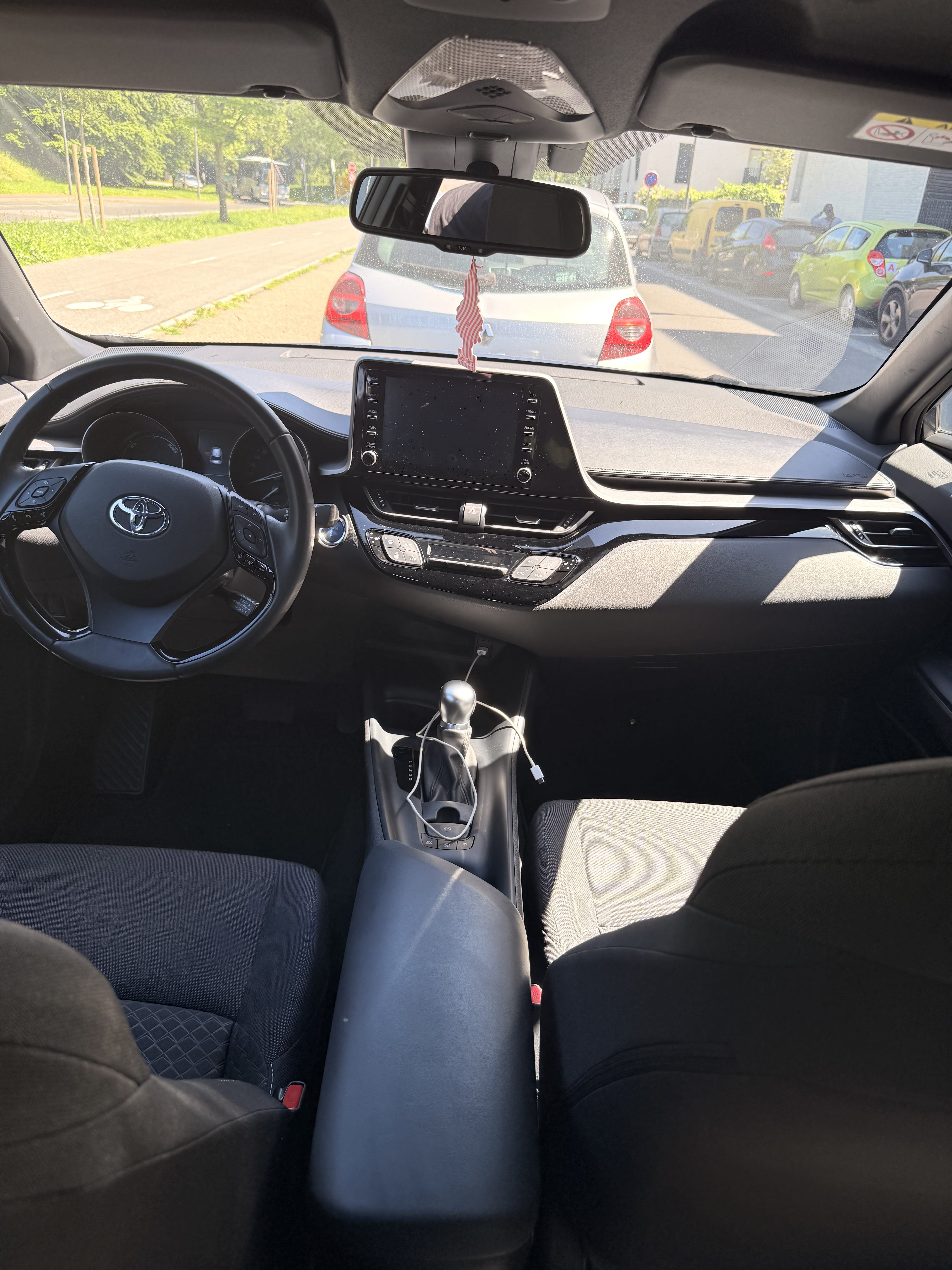 Toyota C-HR Hybrid avec GPS