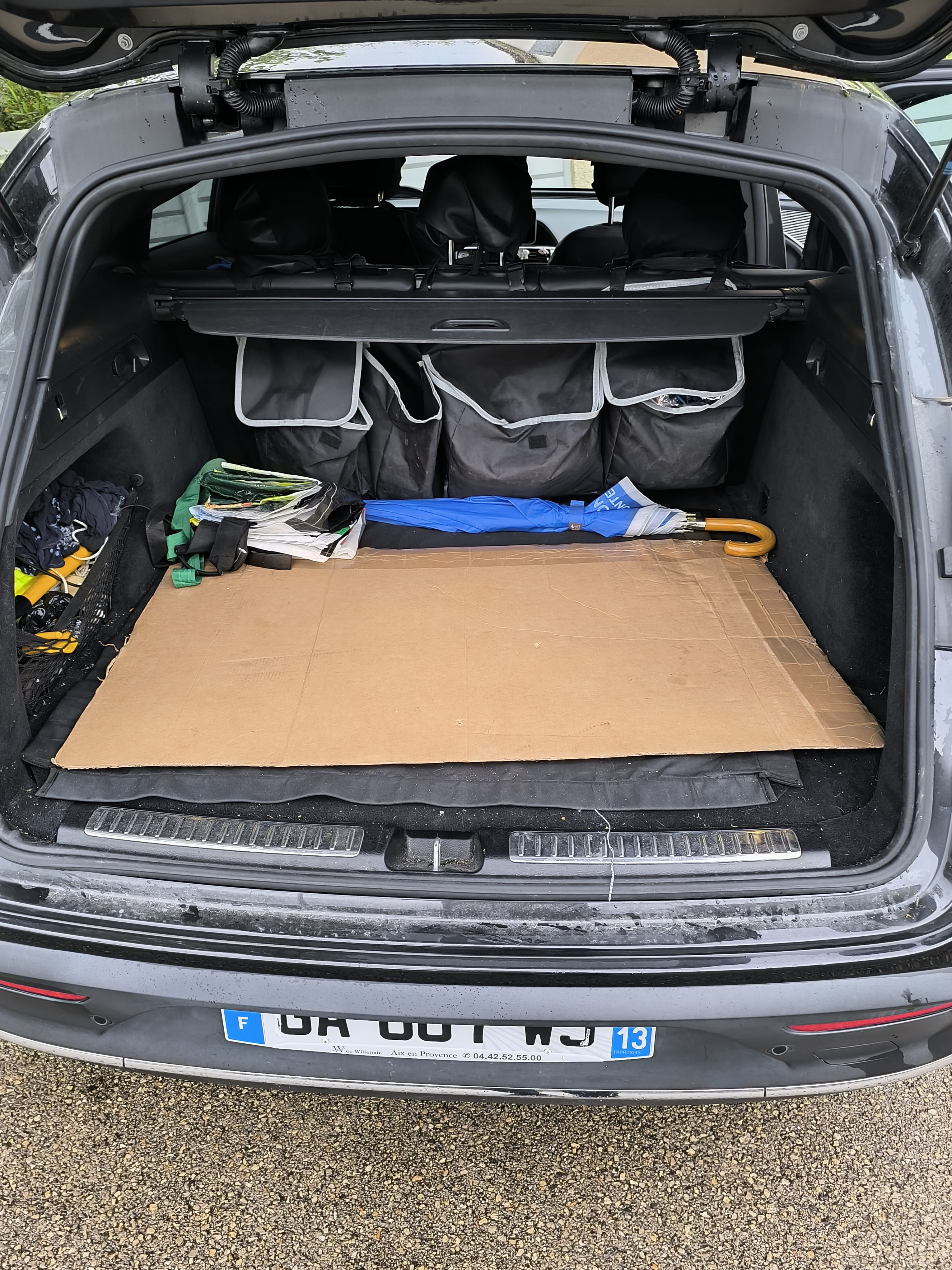 Mercedes-Benz EQC avec GPS