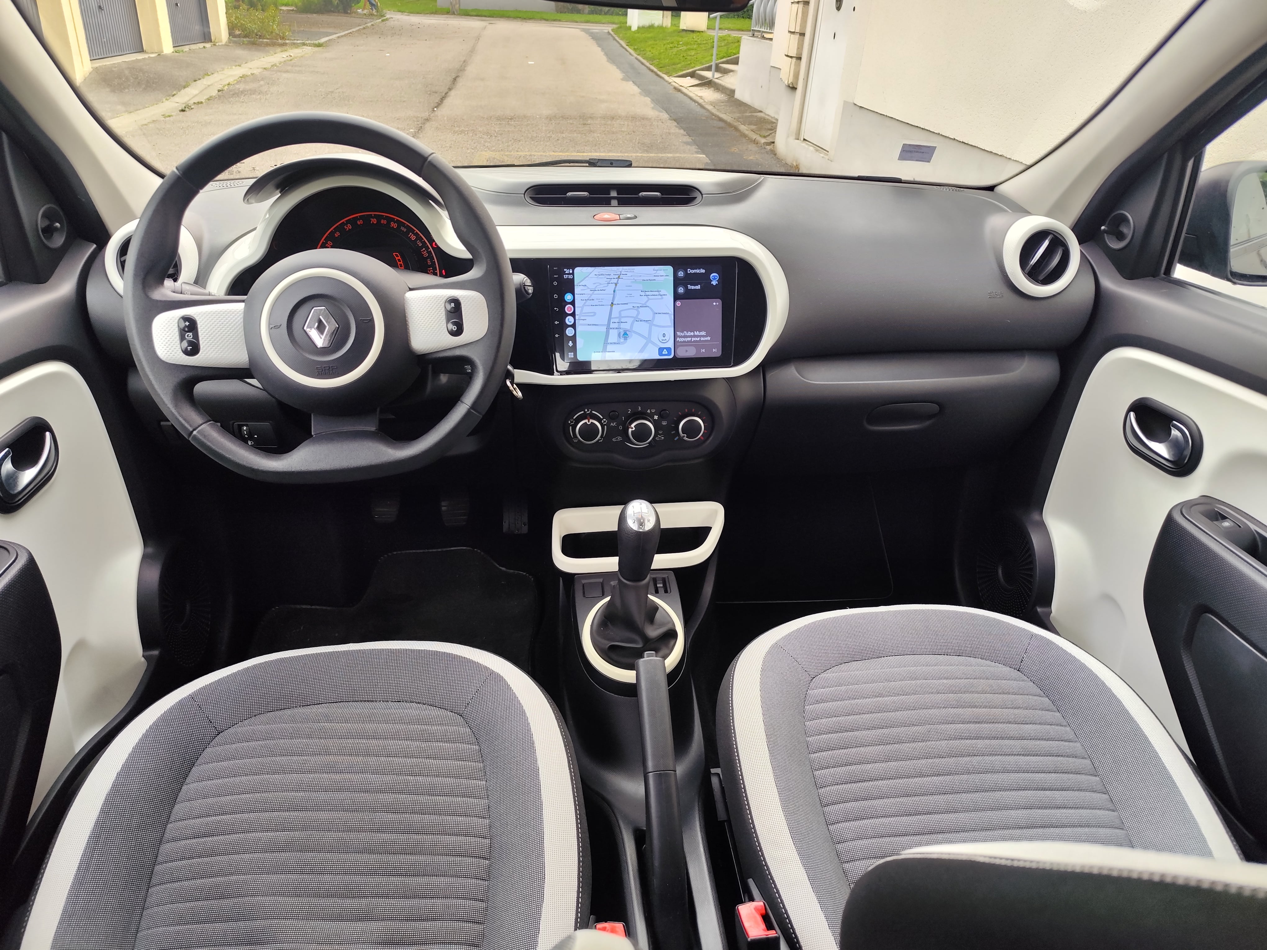 Renault Twingo III avec GPS