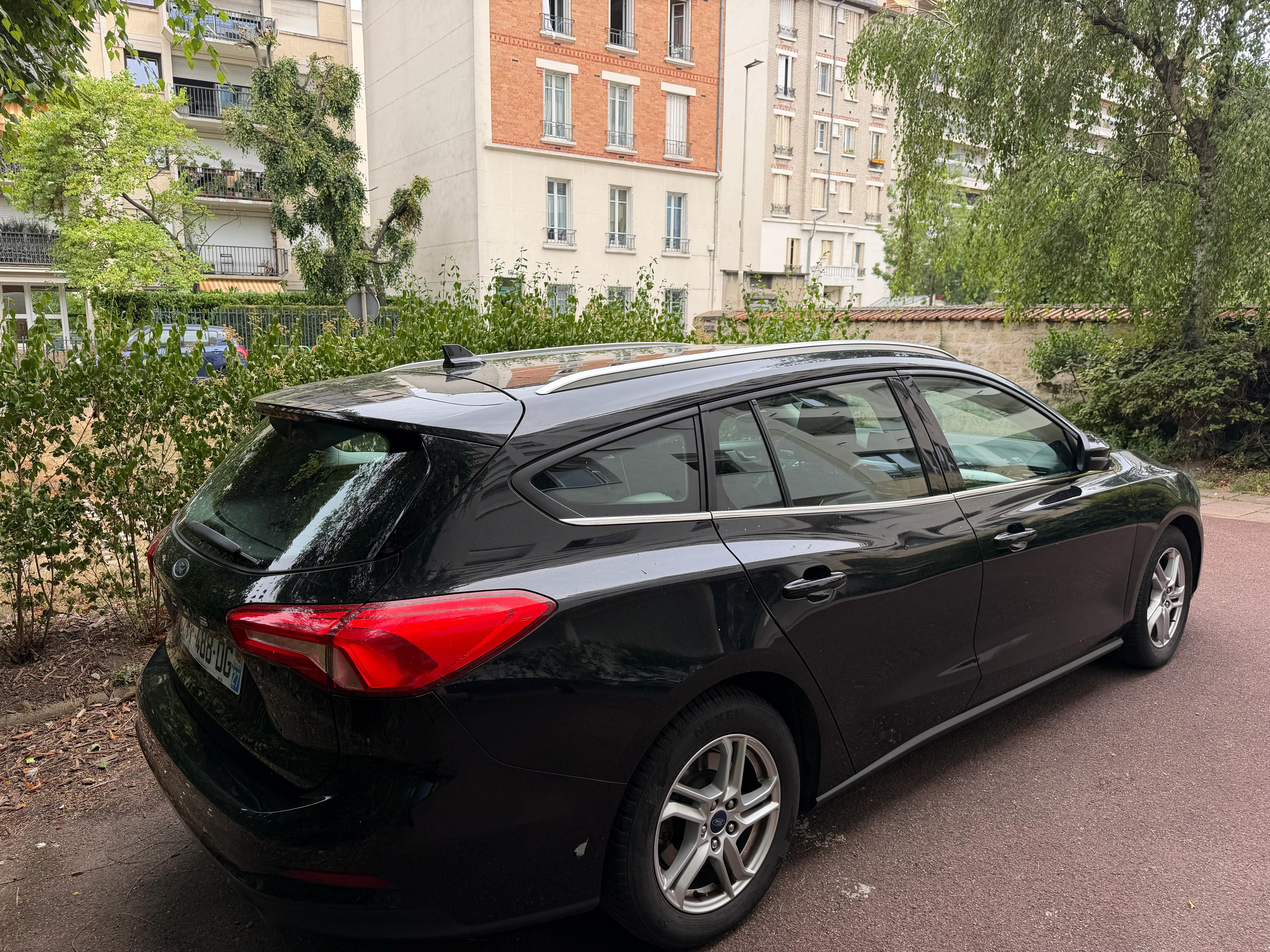 Ford Focus SW Business  – spacieuse & économique – idéale week-end & déplacement professionnel avec Climatisation
