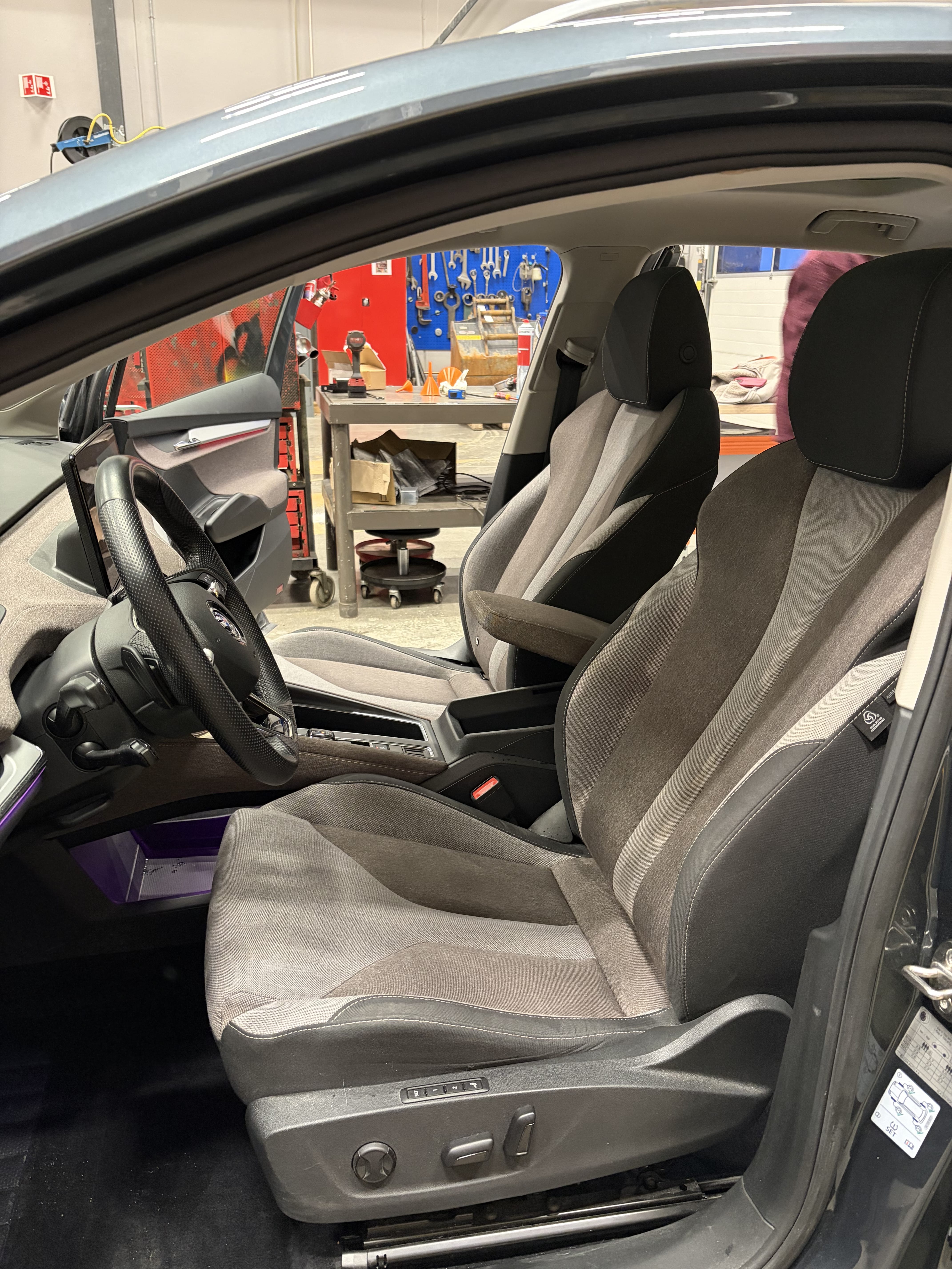 Skoda Enyaq 80 med USB ladeuttak