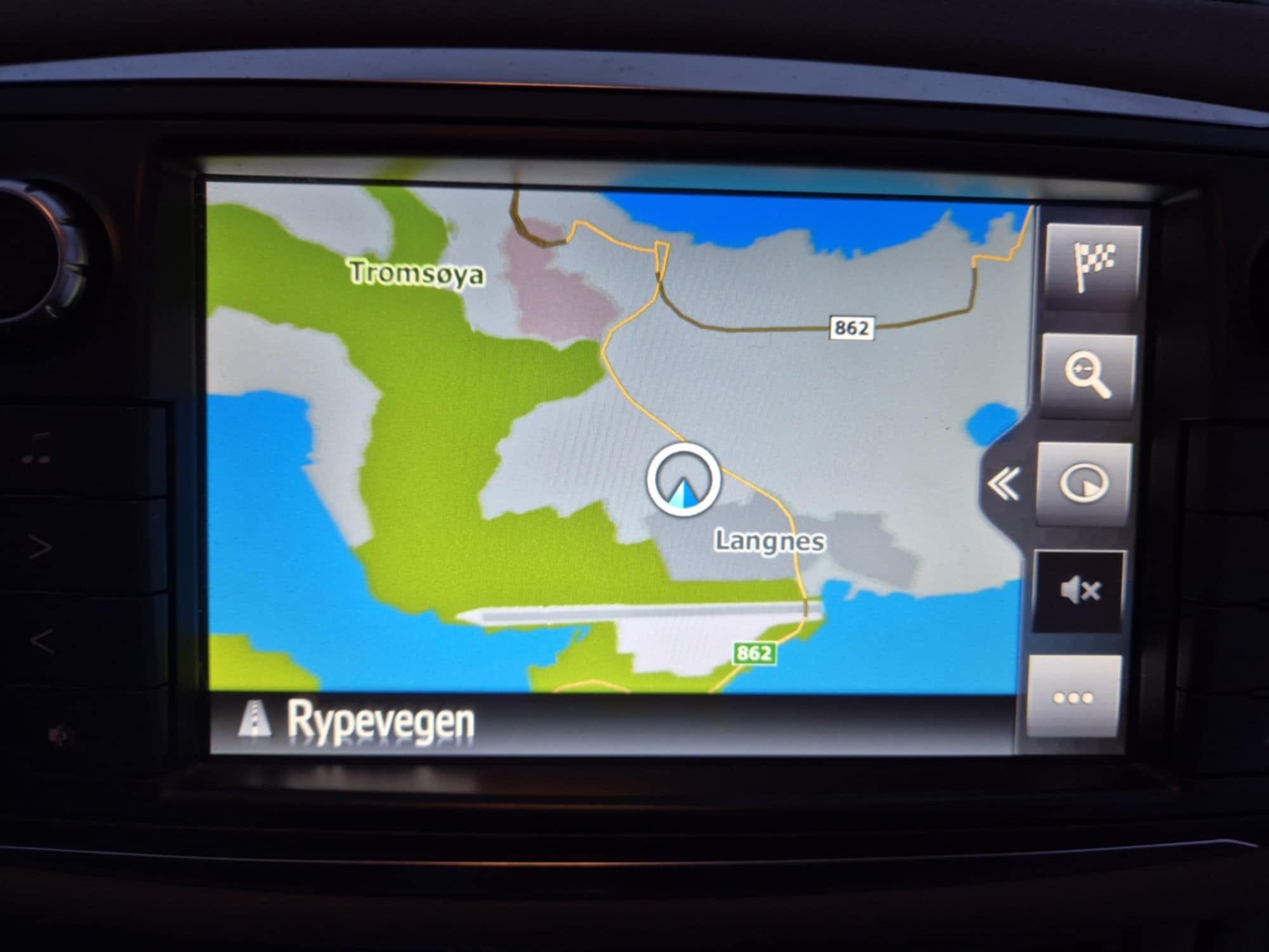 Toyota Yaris Hybrid mit Skiträger