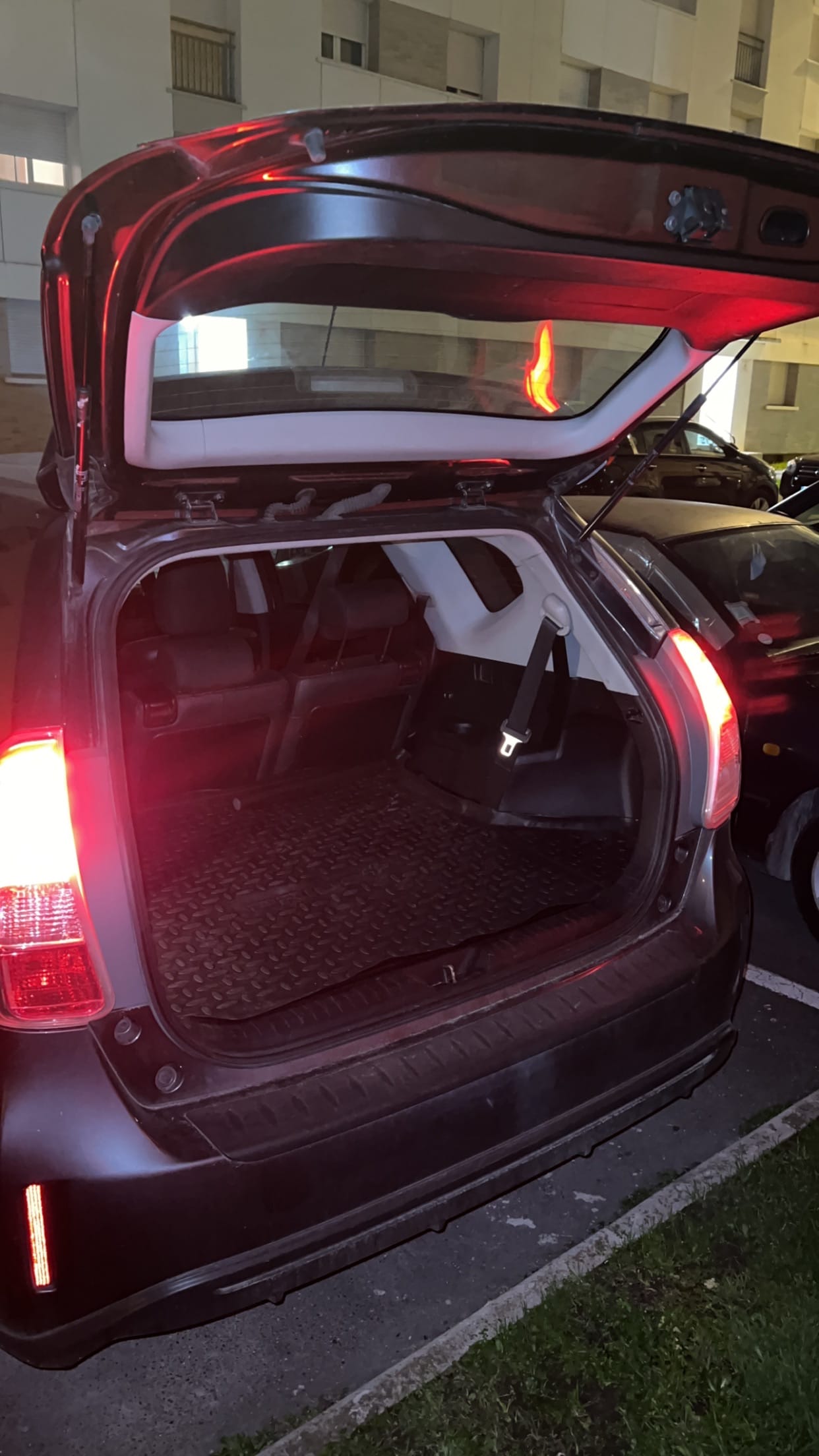 Toyota Prius + avec Entrée audio / iPod