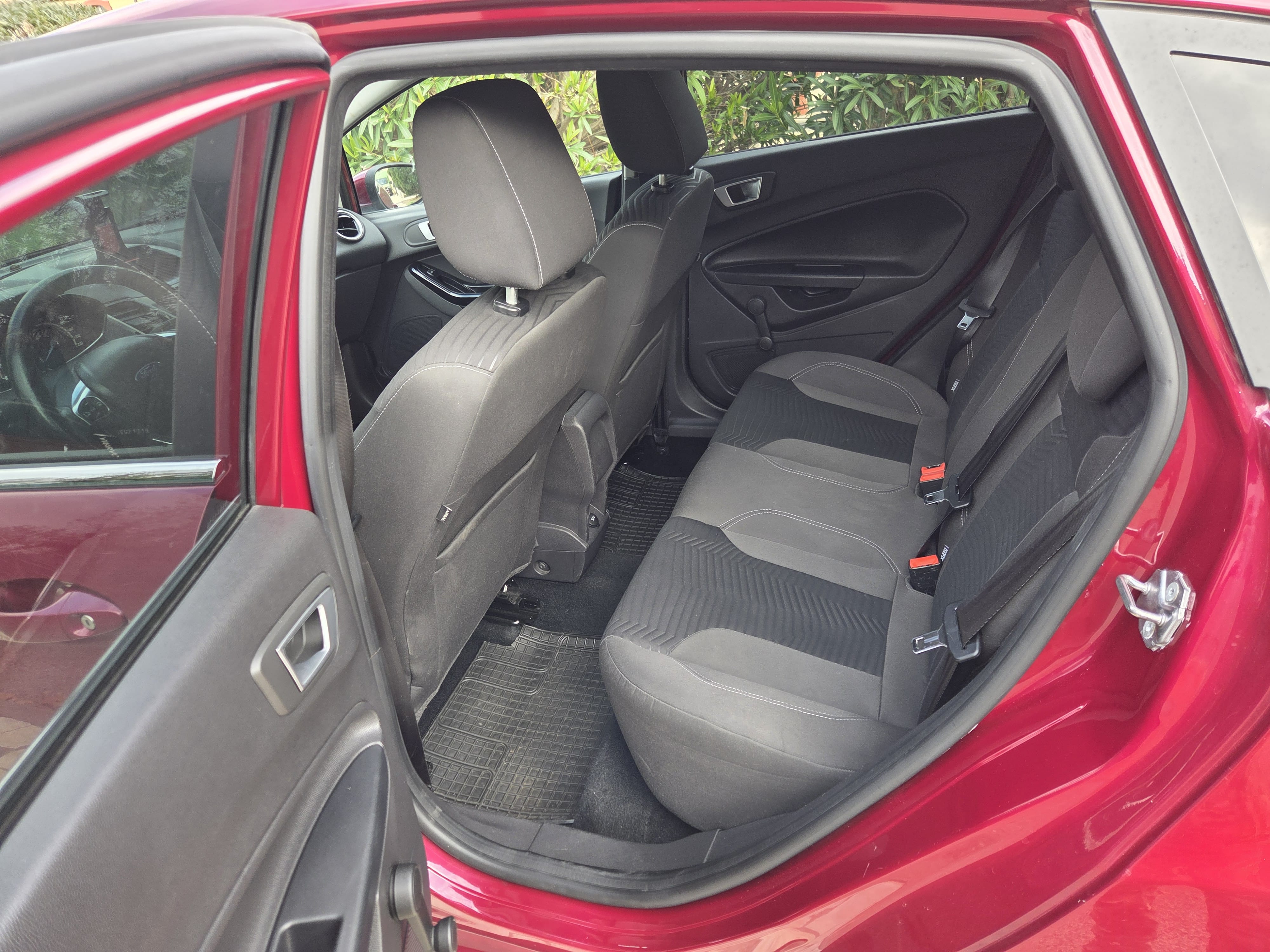 Ford Fiesta avec Chaines