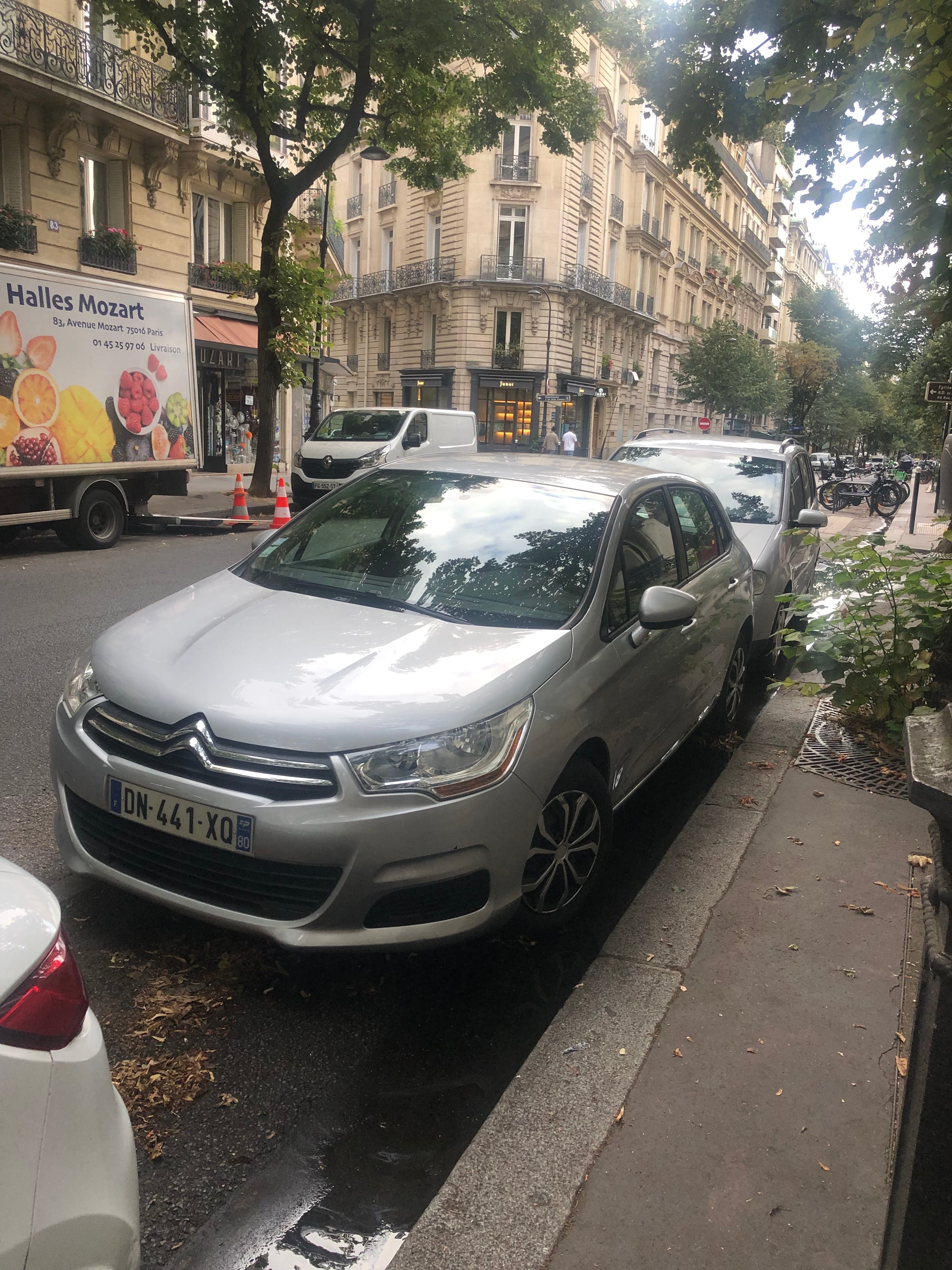 Citroen C4 with USB charging ports