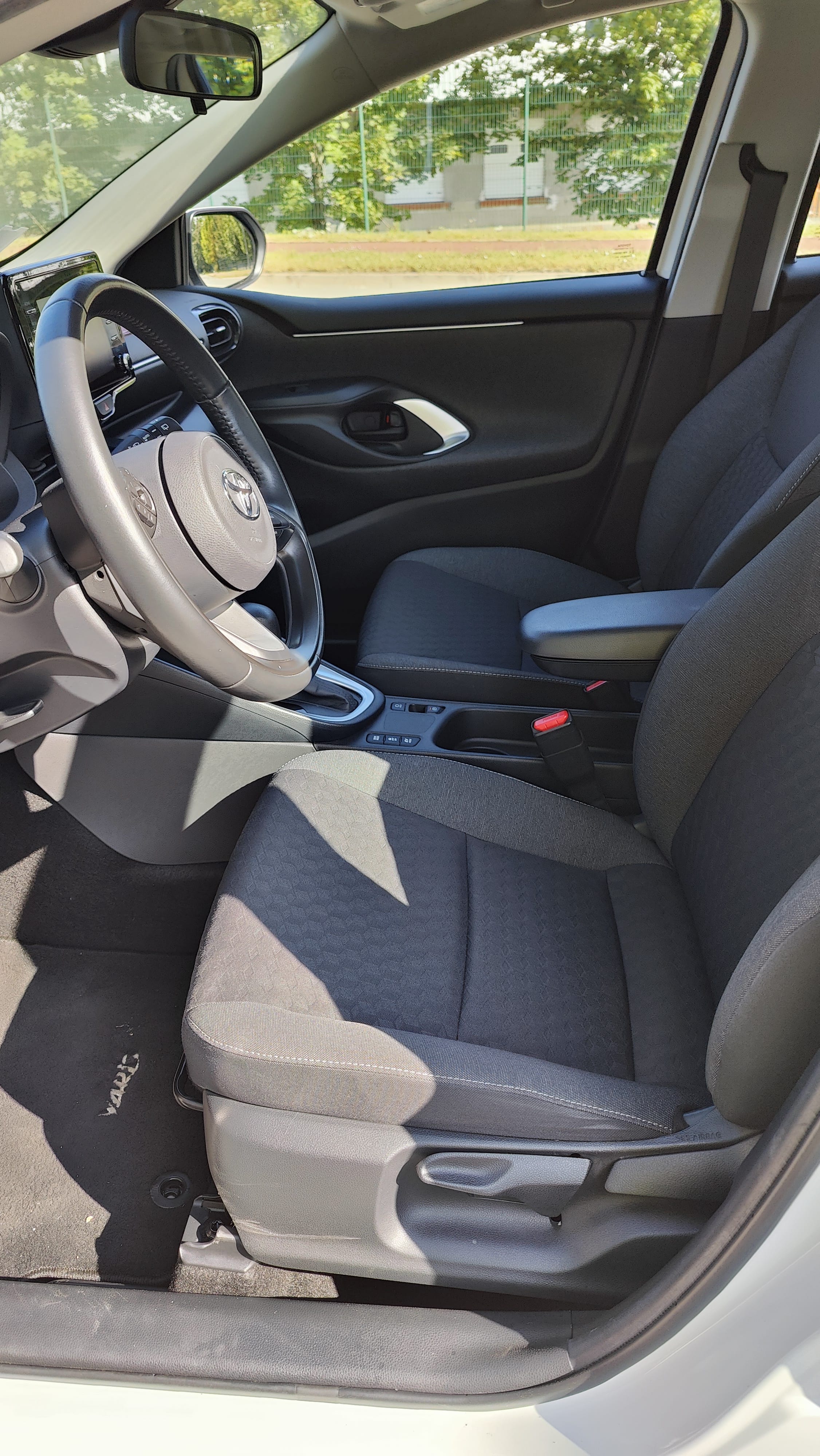 Toyota Yaris Hybride 4 - FW644LV avec Entrée audio / iPod