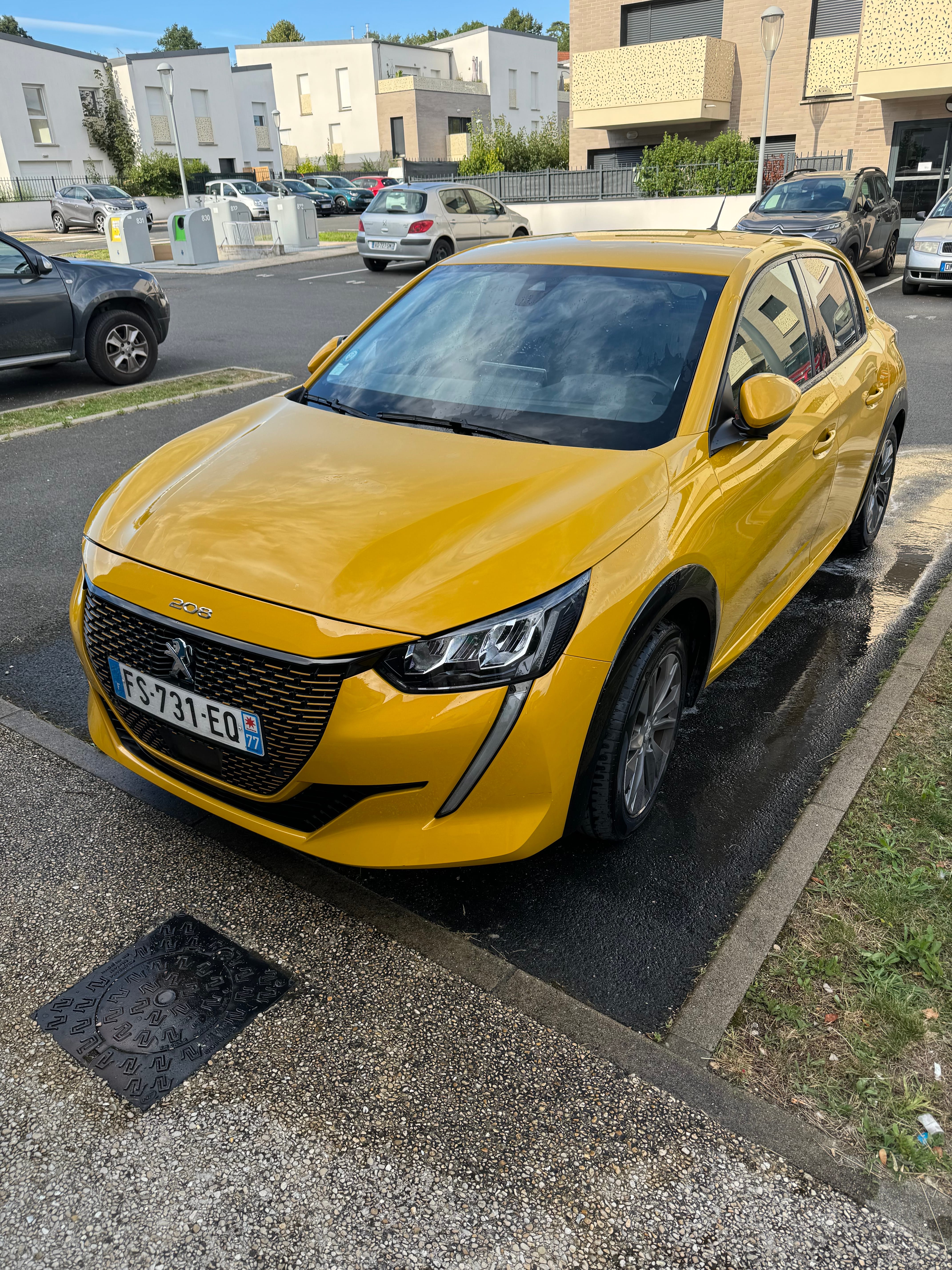 Peugeot e-208 GT avec Climatisation