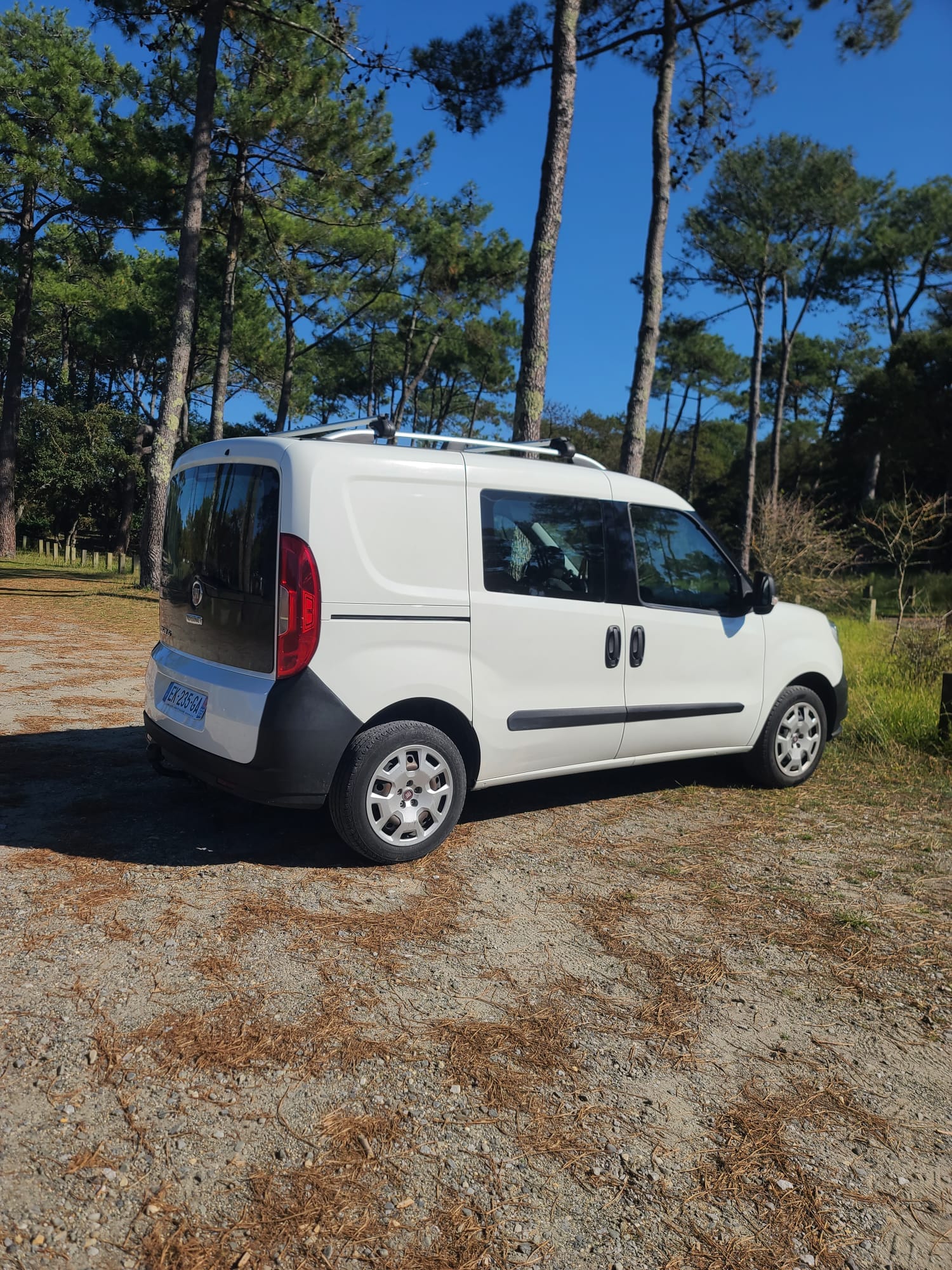 Fiat Doblo Cargo Utilitaire/Van aménagé avec Autoradio
