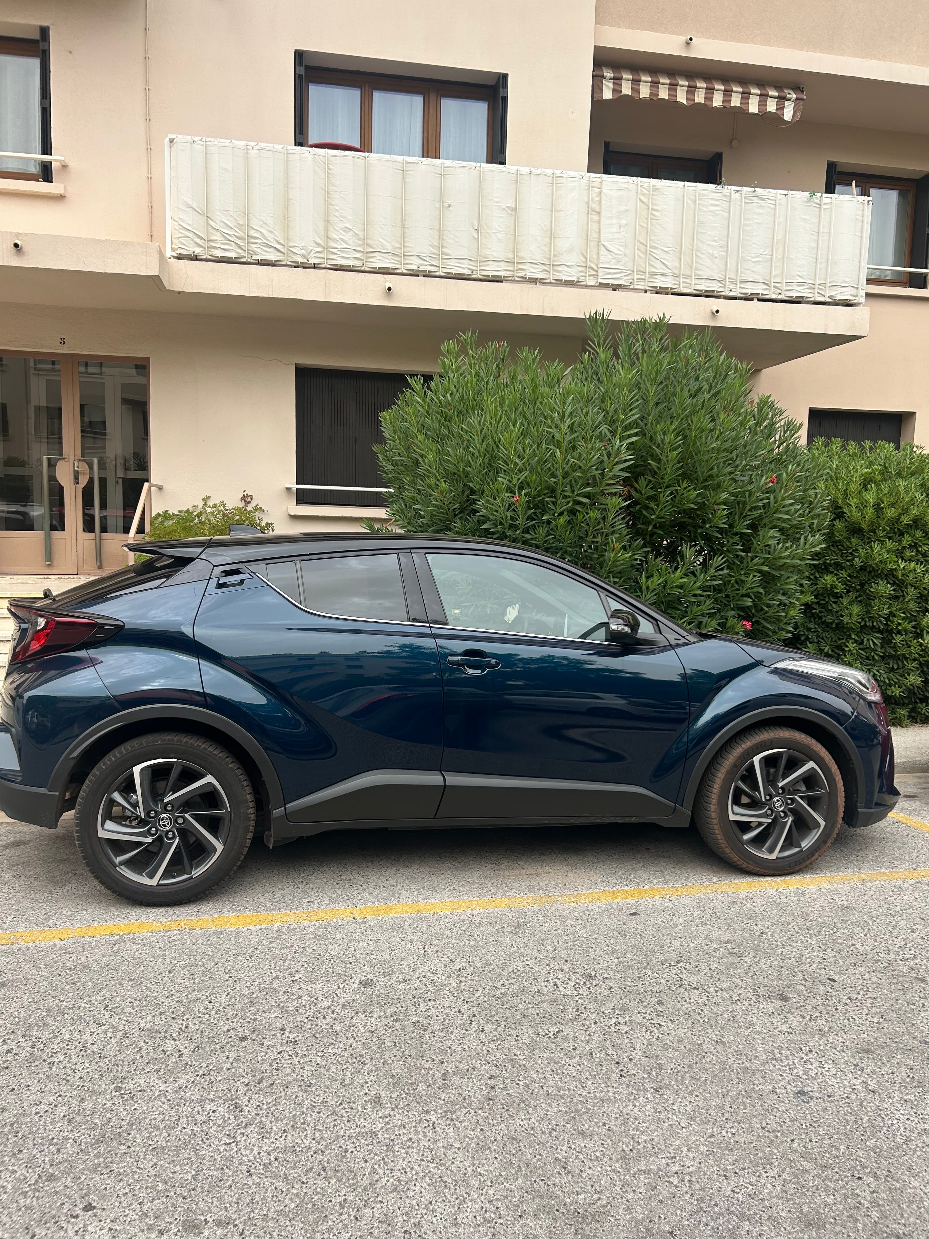 Toyota C-HR Hybrid avec Climatisation