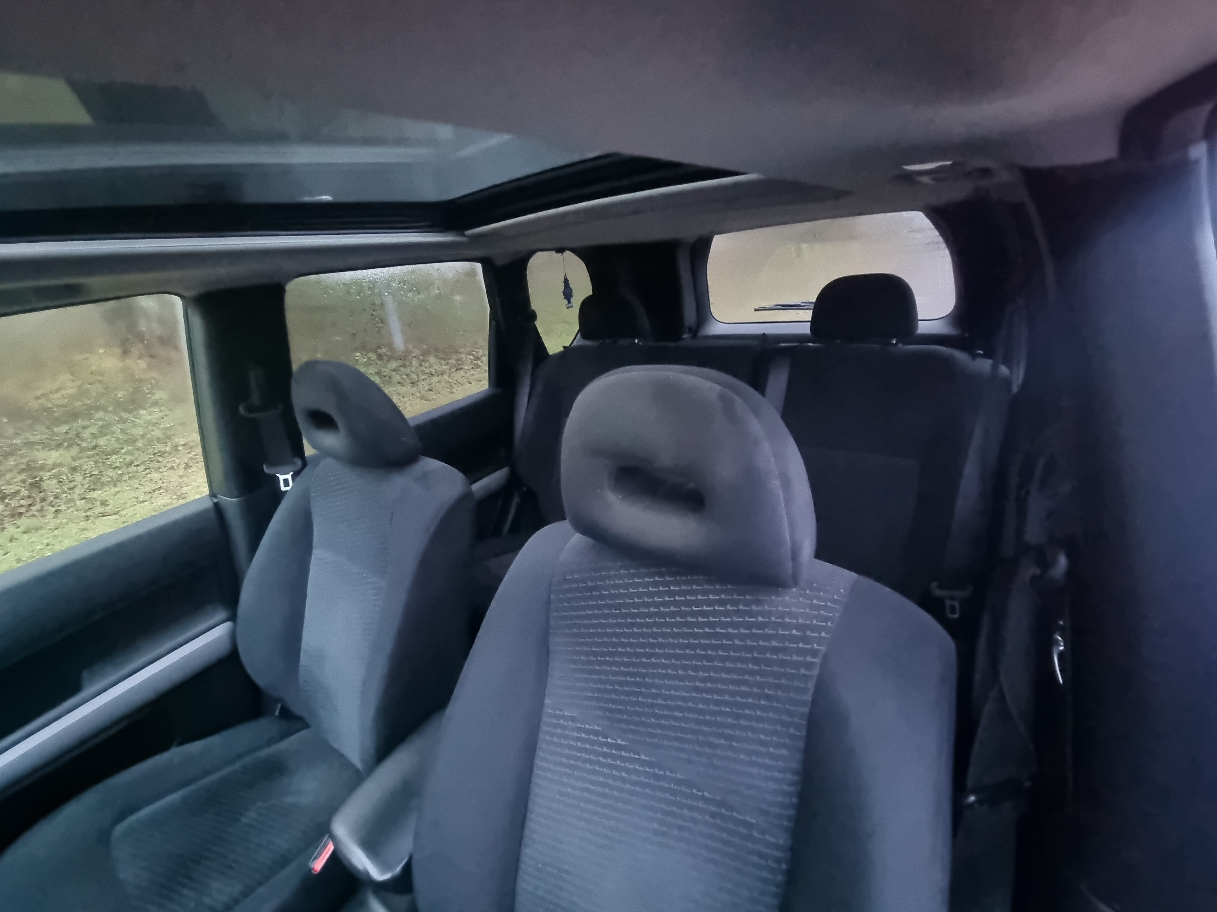 Nissan X-Trail med Babysete