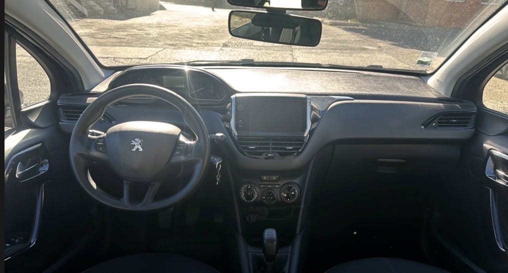 Peugeot 208 avec GPS