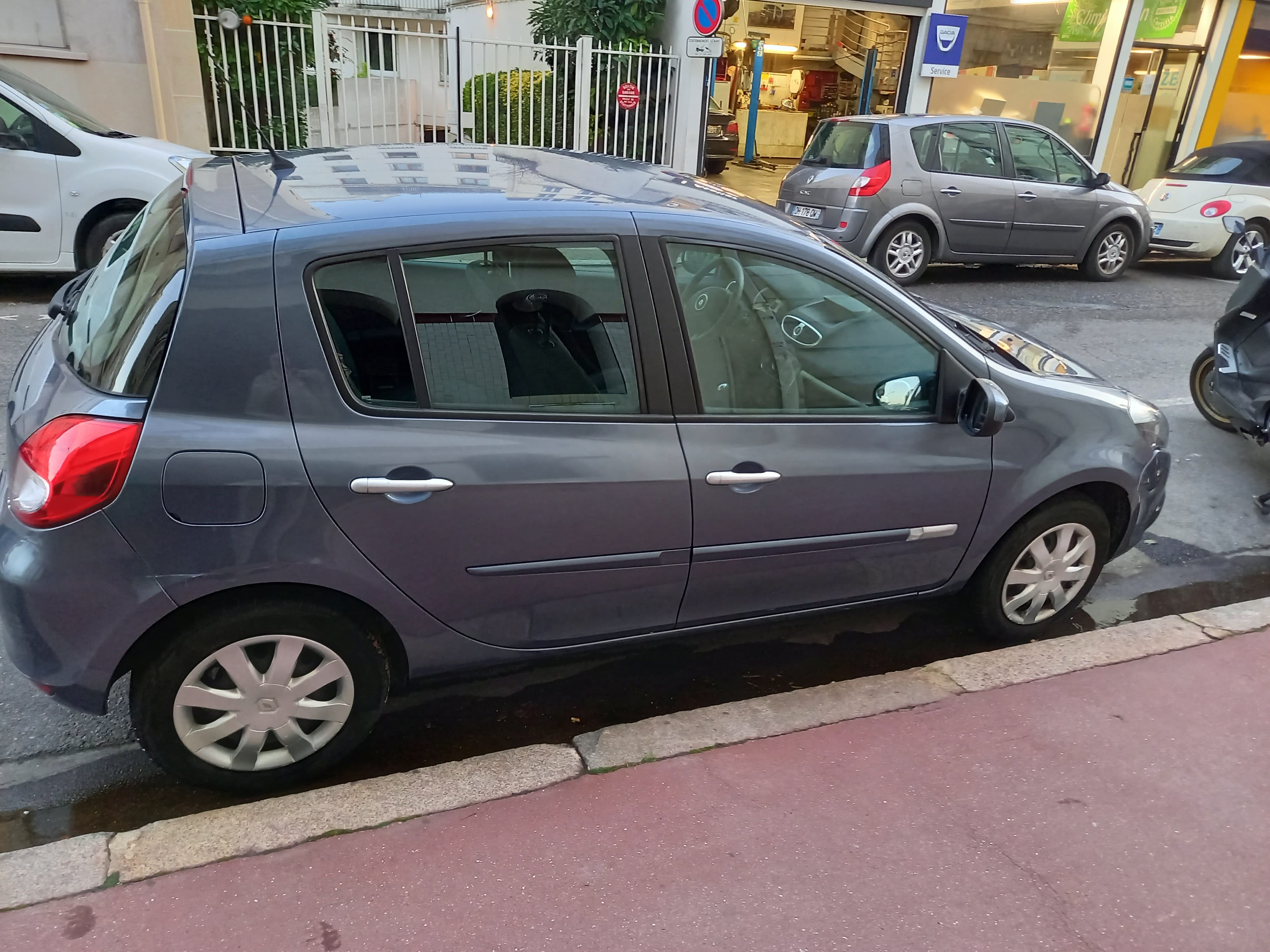 Renault Clio Tce 100 CV TURBO : Finition Expression - Climatisation - Turbo avec Climatisation