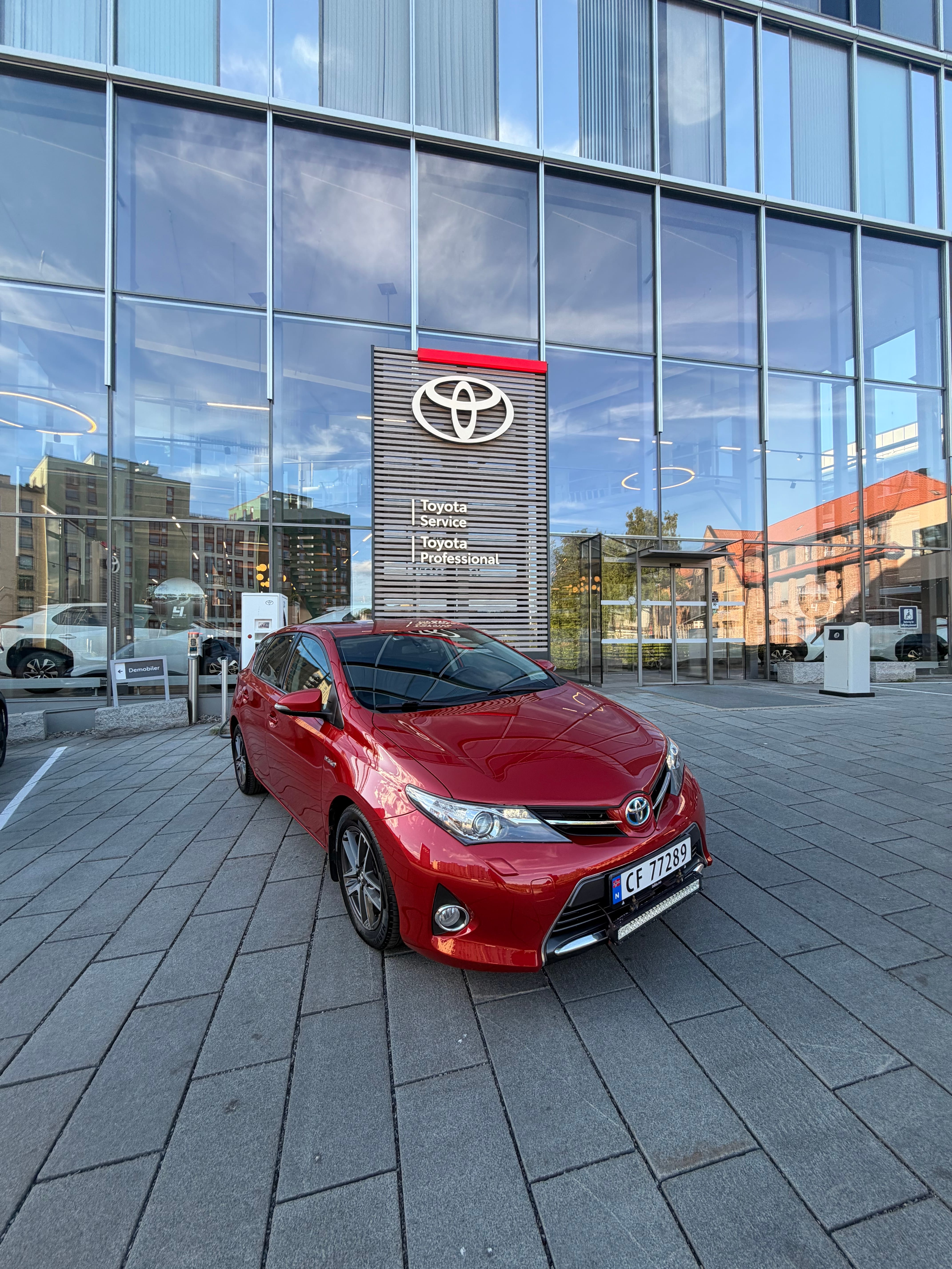 Toyota Auris, 2015, Blyfri 95 / Elektro (Hybrid), Automatik