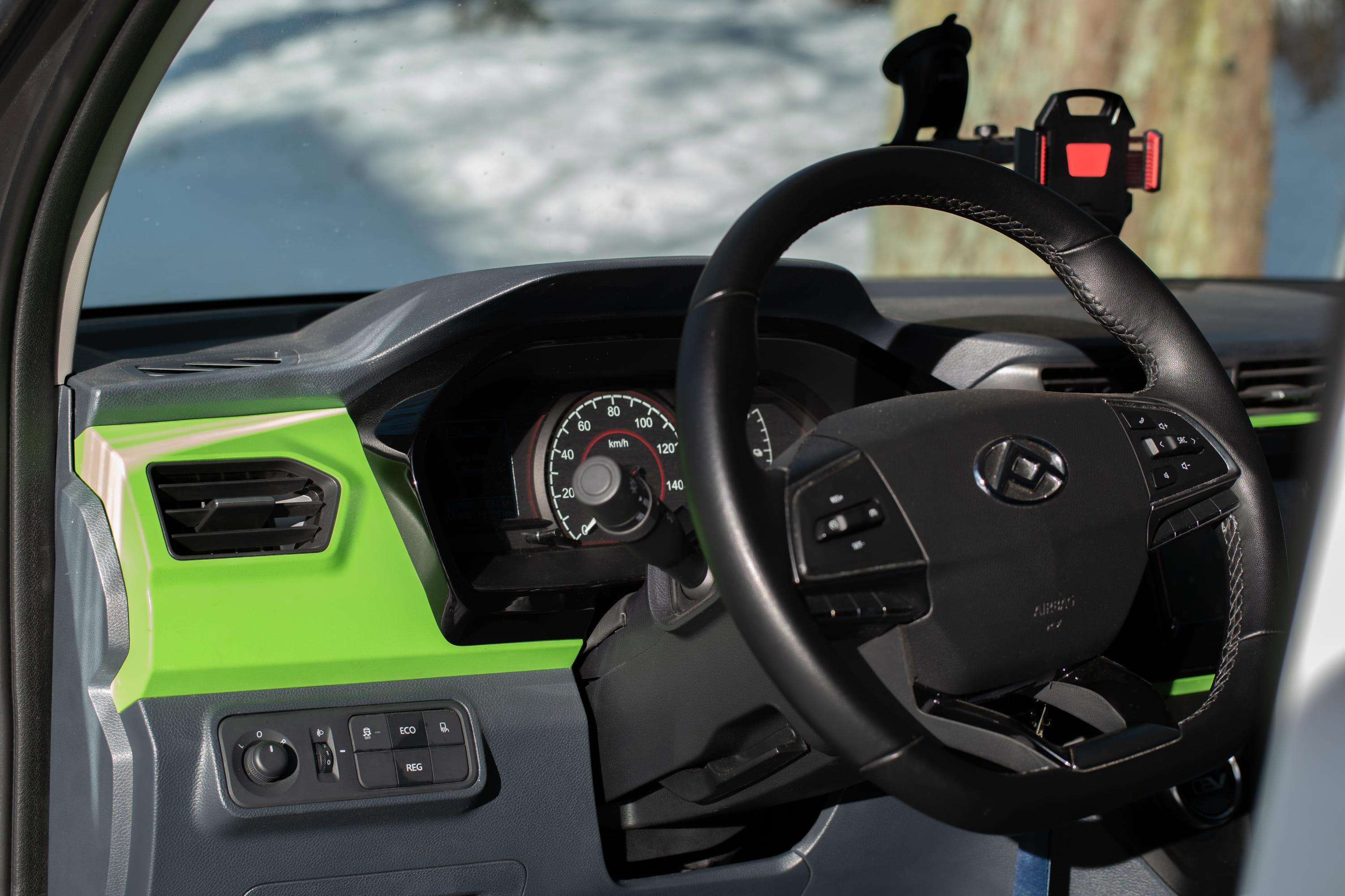 Maxus eDeliver 3 with Bluetooth audio