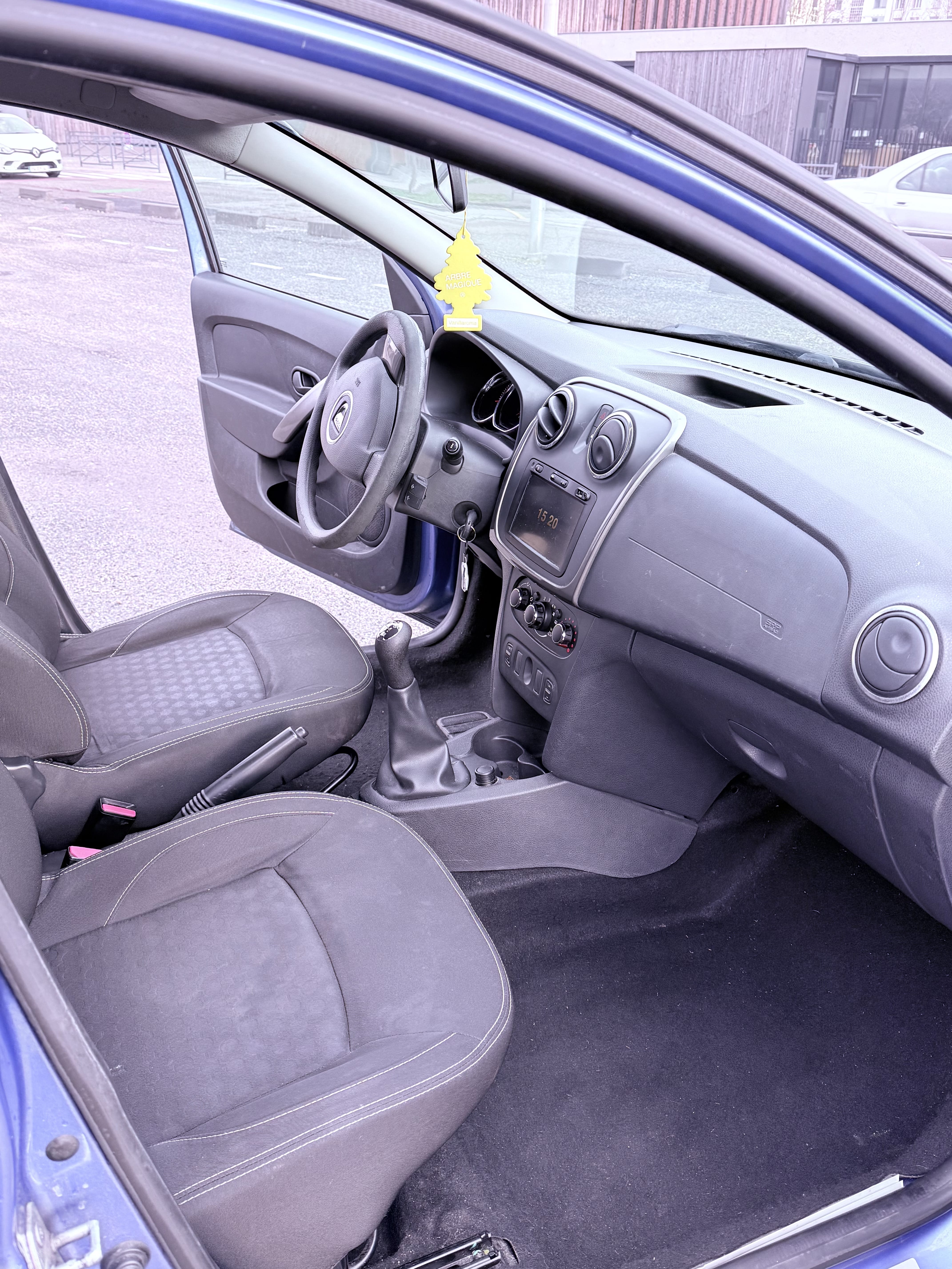 Dacia Sandero 0.9 tce avec Autoradio