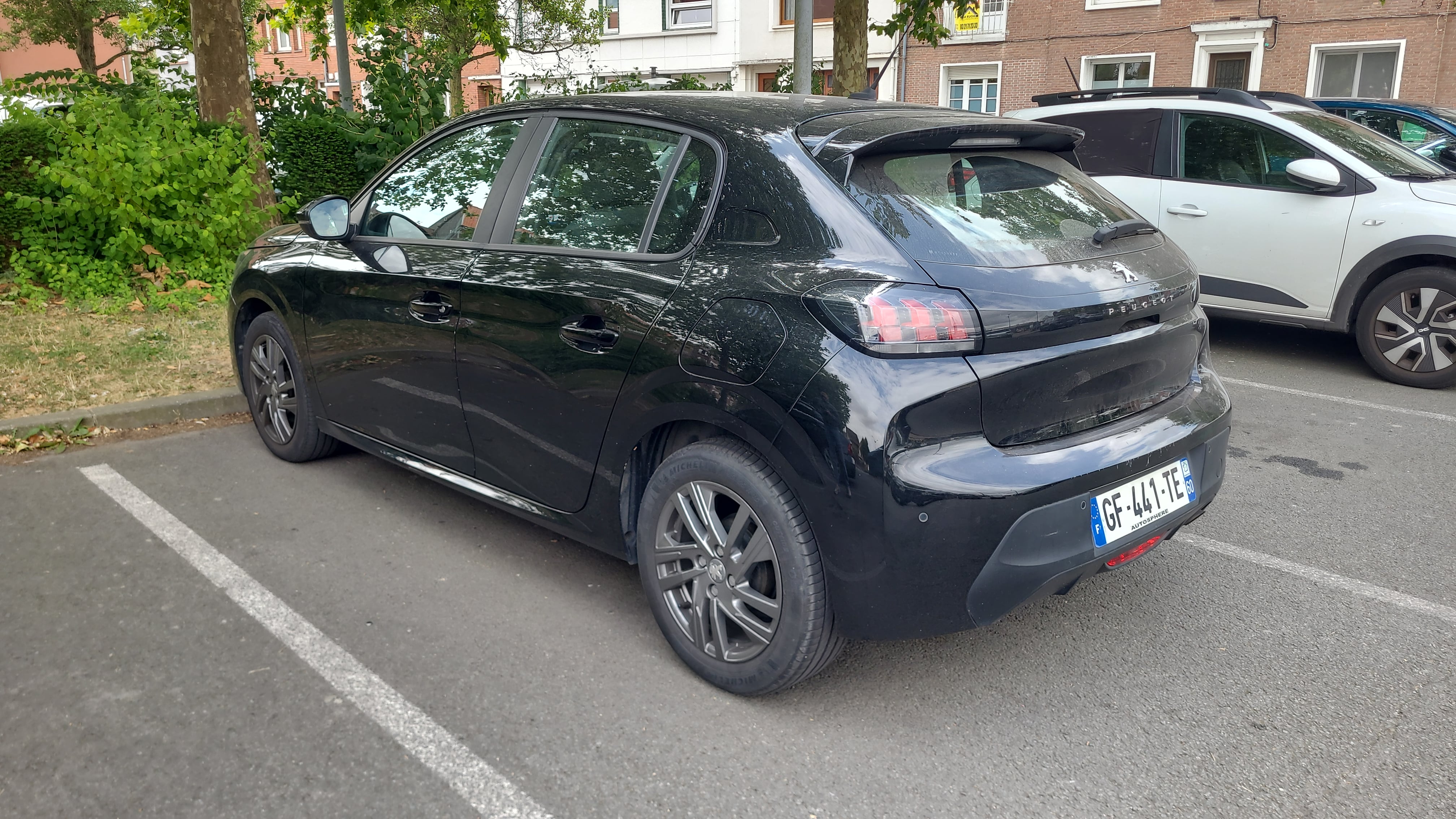 Peugeot 208 1.2 vti 100cv avec GPS