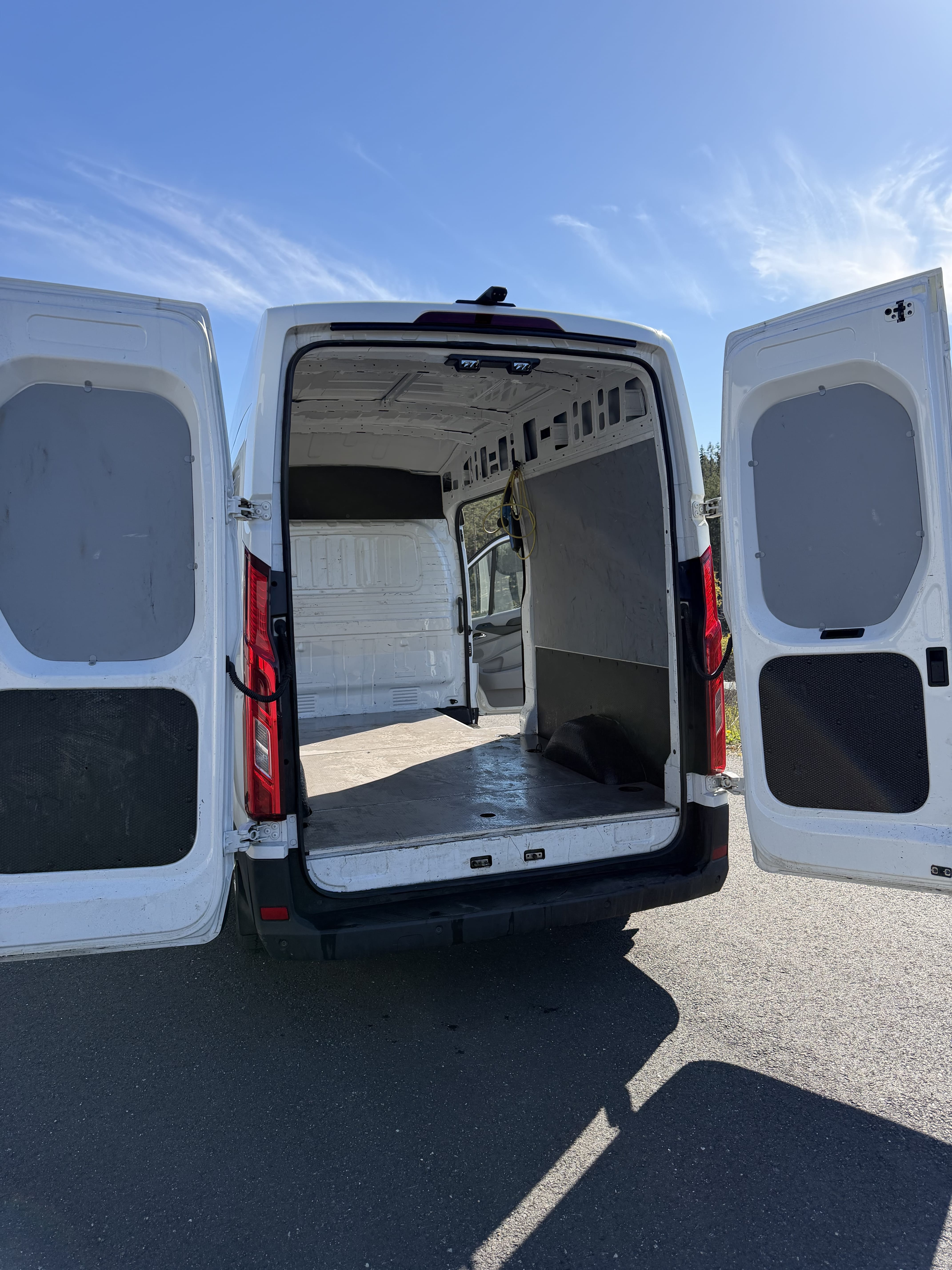 Maxus eDeliver 9 240km rekkevidde. 16m3 varerom. Automat. Elektrisk. mit Apple CarPlay