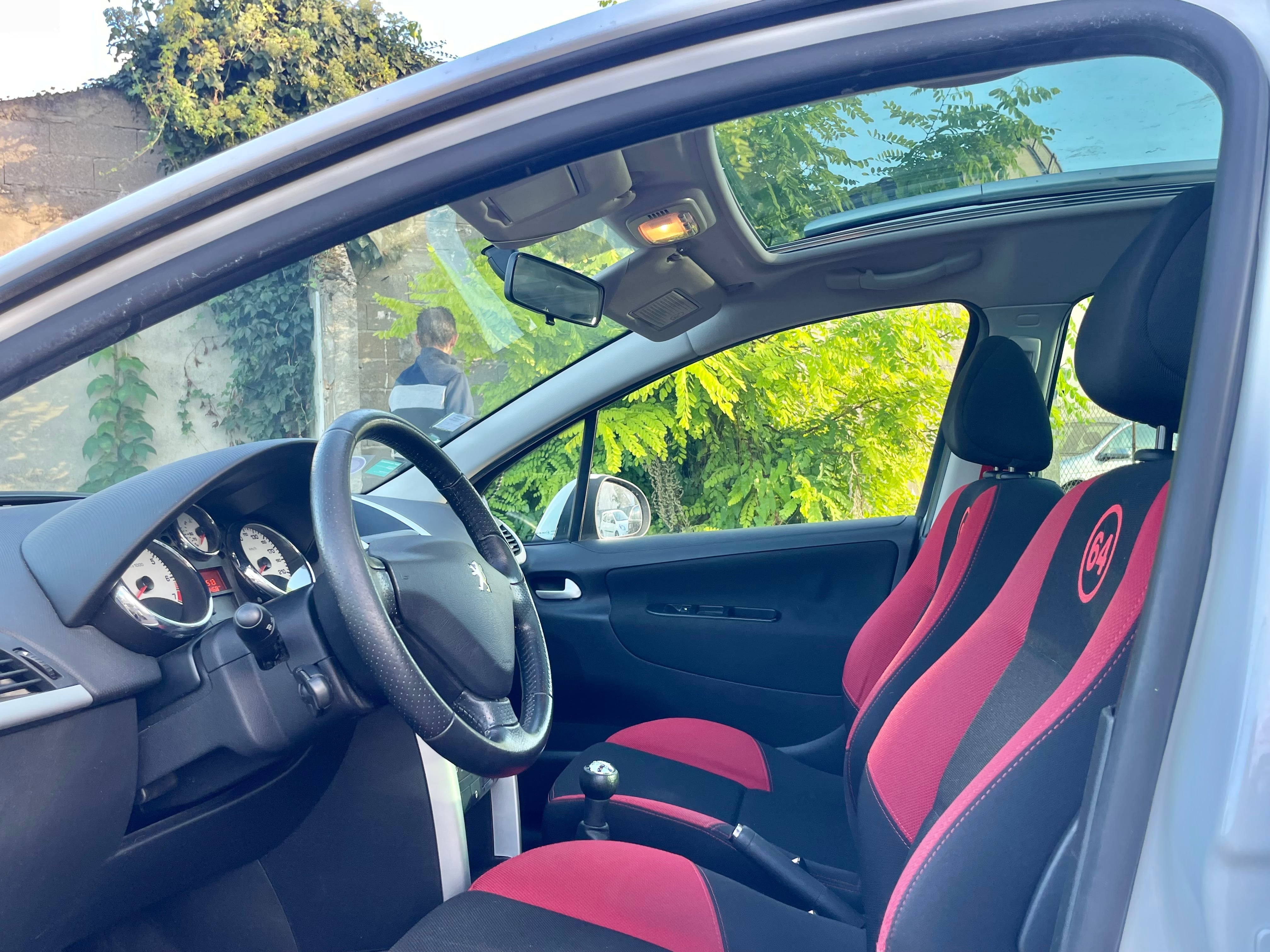 Peugeot 207 SW Break idéal pour 4 et des bagages