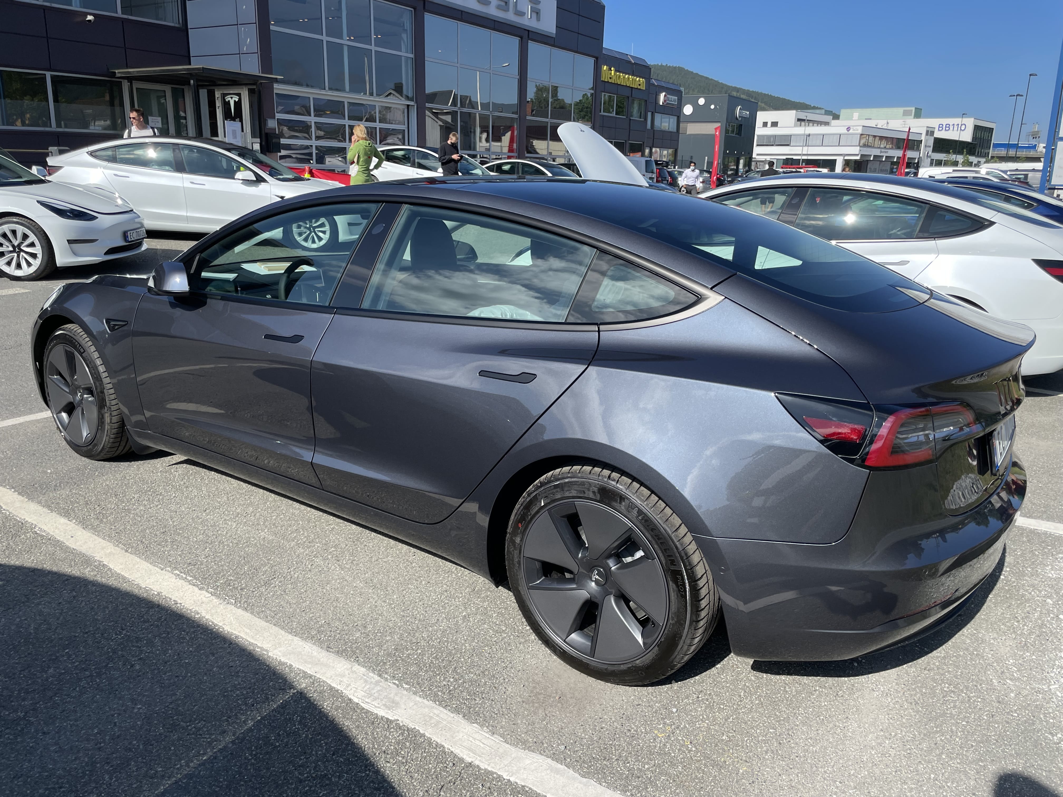 Tesla Model 3 (barneseter tilgjengelig) med Aircondition