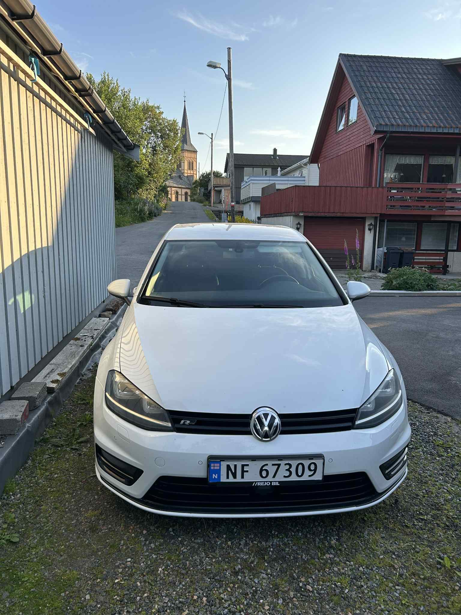 Volkswagen Golf R-Line with Air conditioning