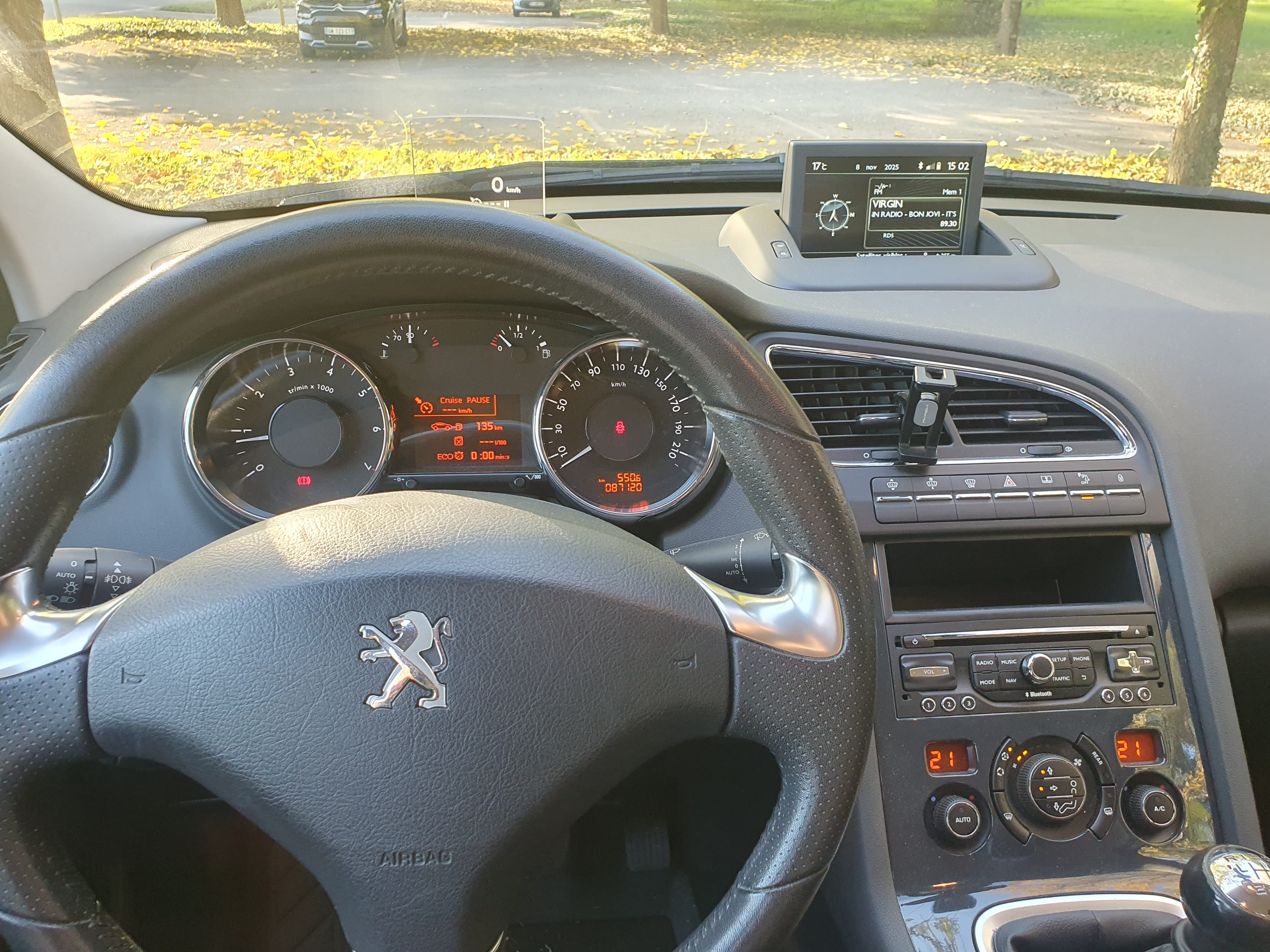 Peugeot 5008 avec GPS