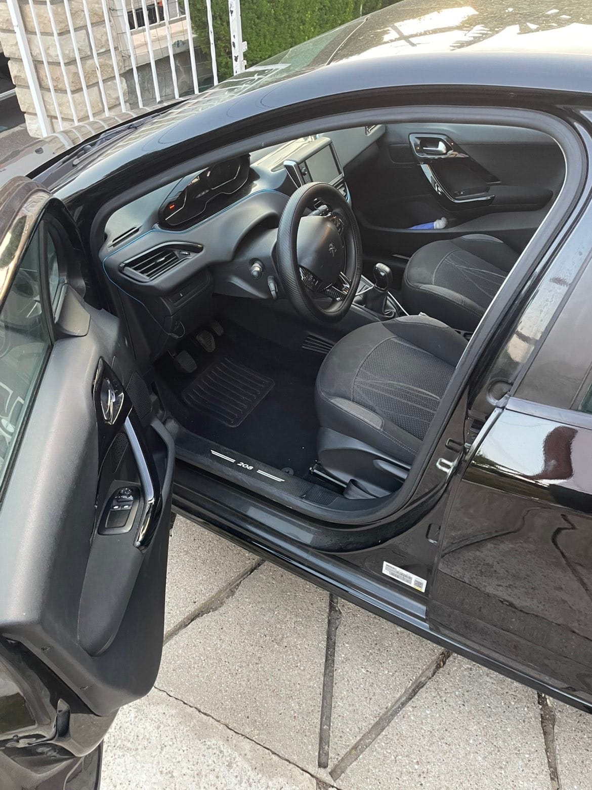 Peugeot 208 avec Autoradio