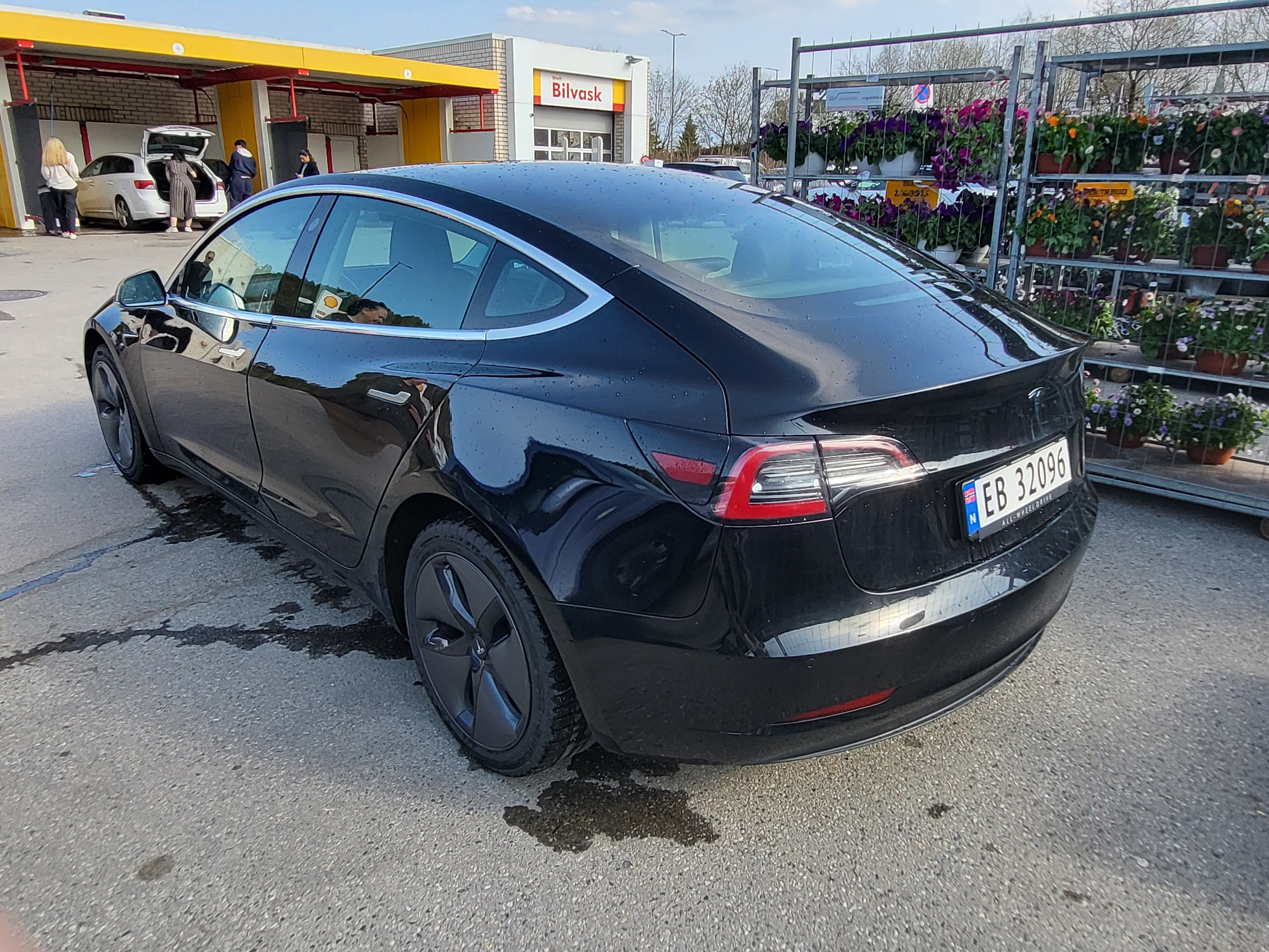 Tesla Model 3 Long Range 600km med GPS