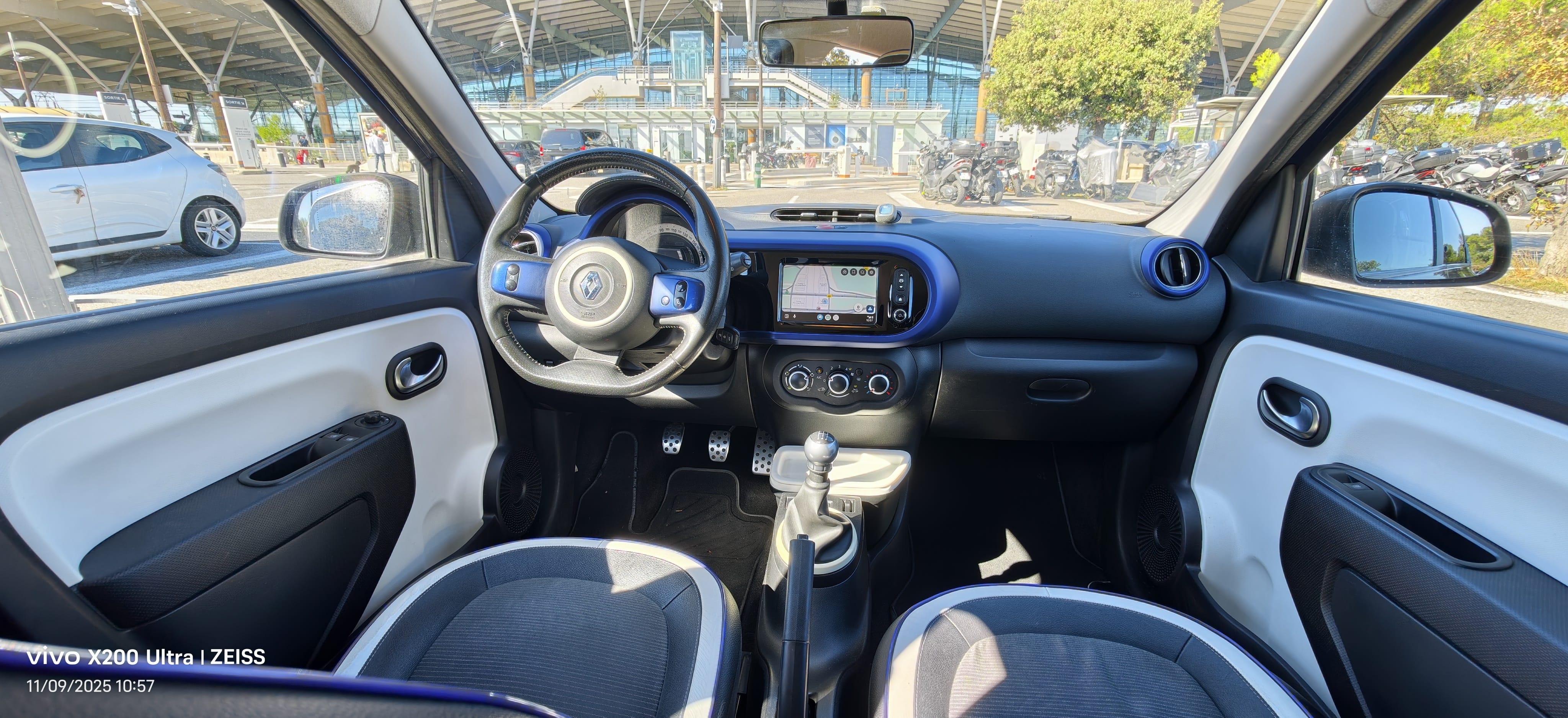 Renault Twingo III Gare Aix Tgv with Cruise control