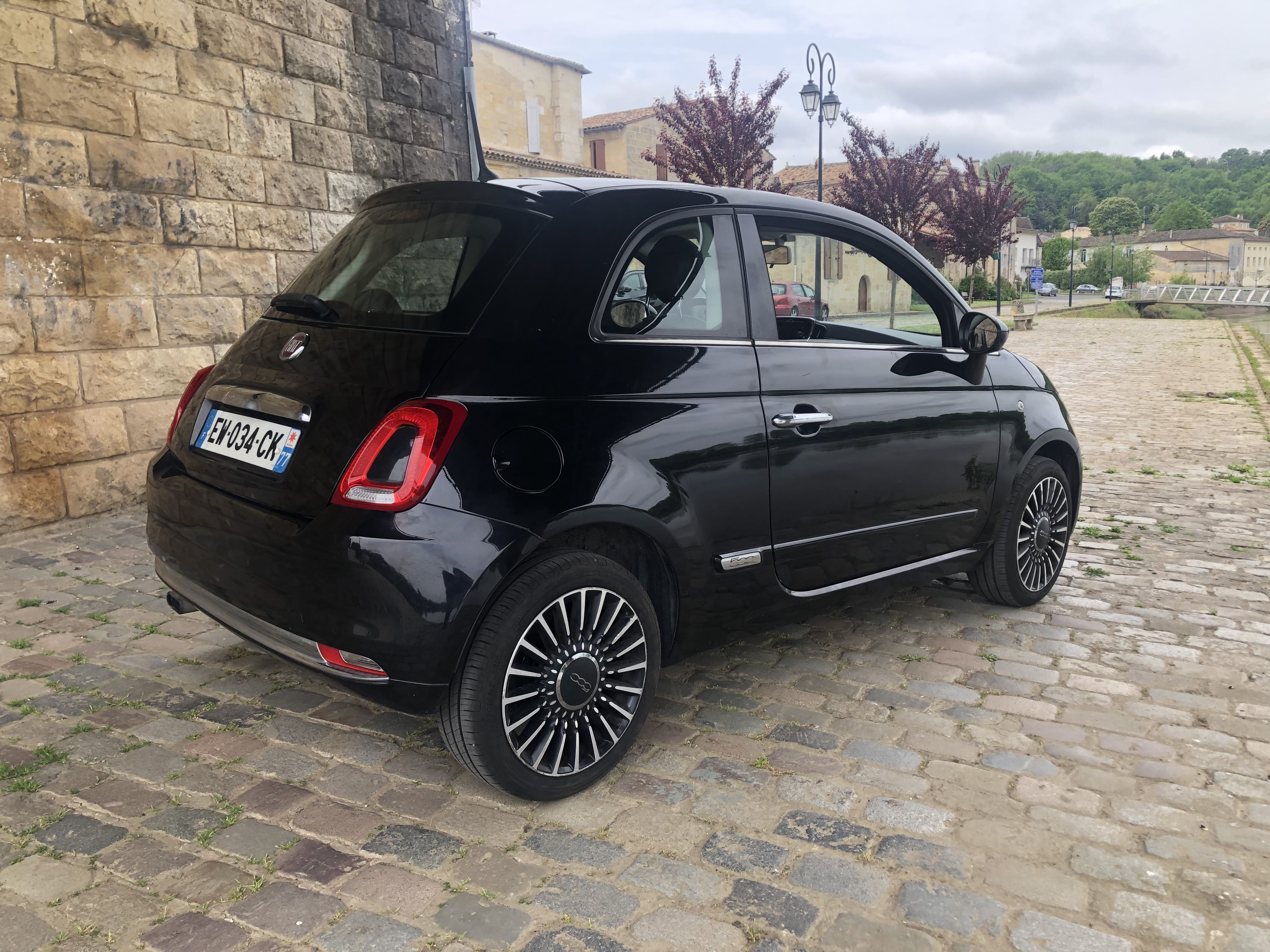 Fiat 500  Louez la Nouvelle Fiat 500 – Citadine Iconique, Économique & Confortable à Bordeaux ! avec Climatisation