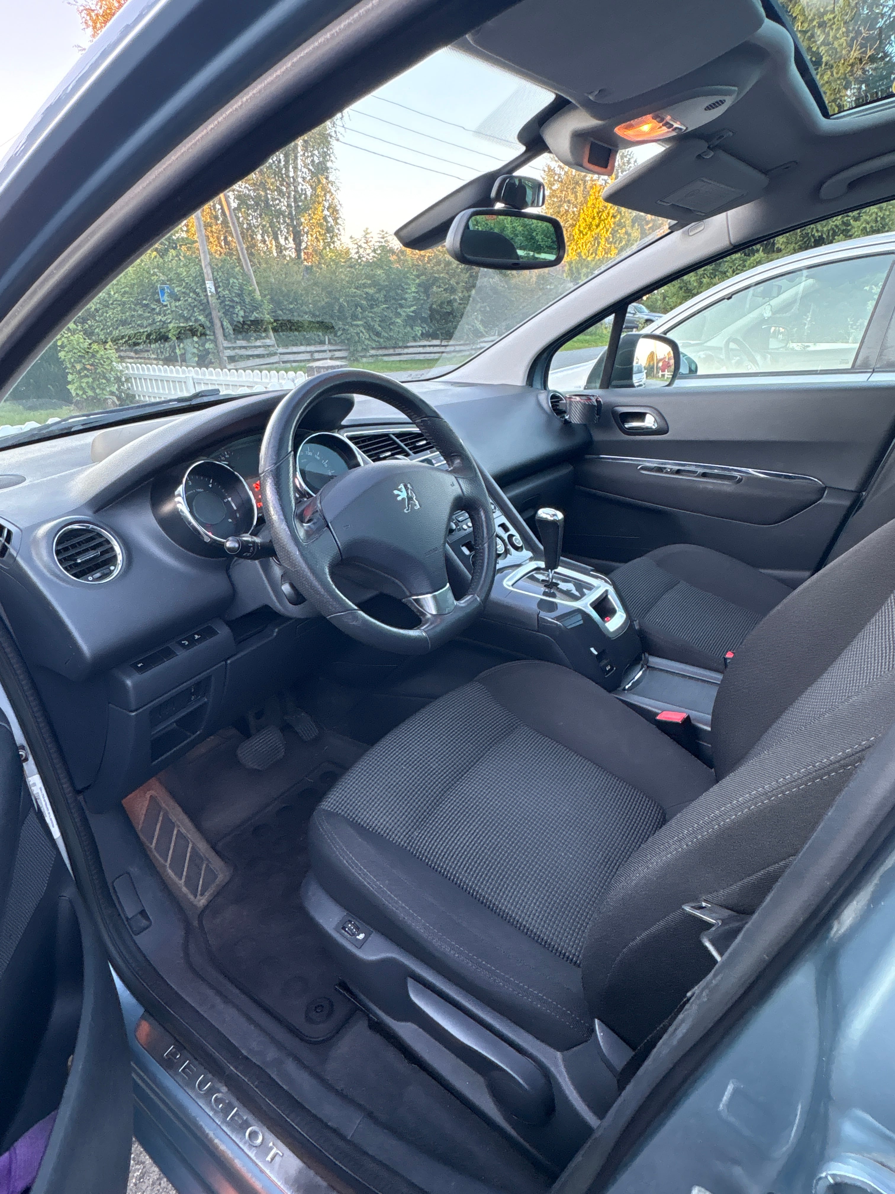 Peugeot 5008 med Lydinngang