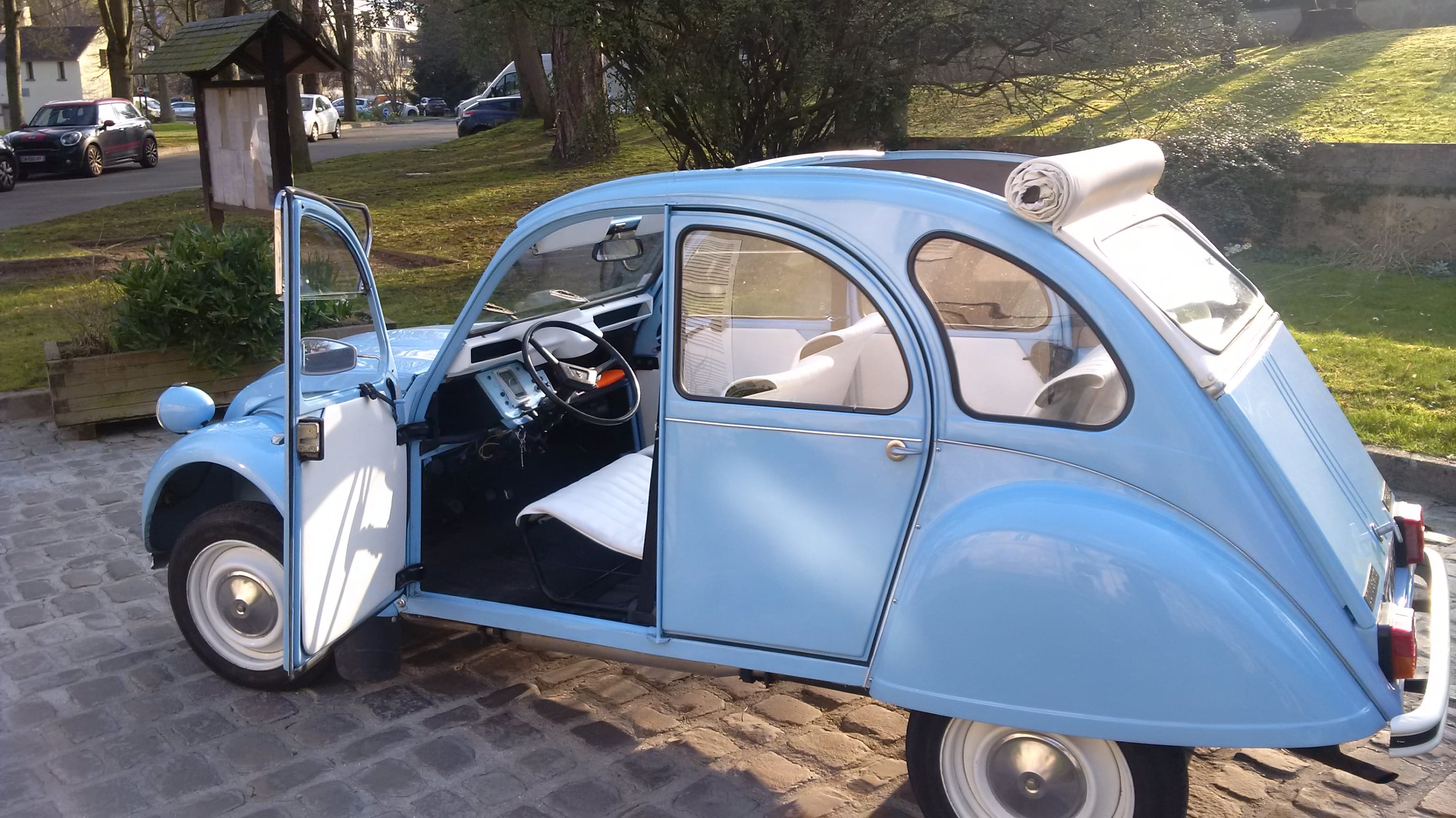 Citroen 2CV 6 Blue Virgin