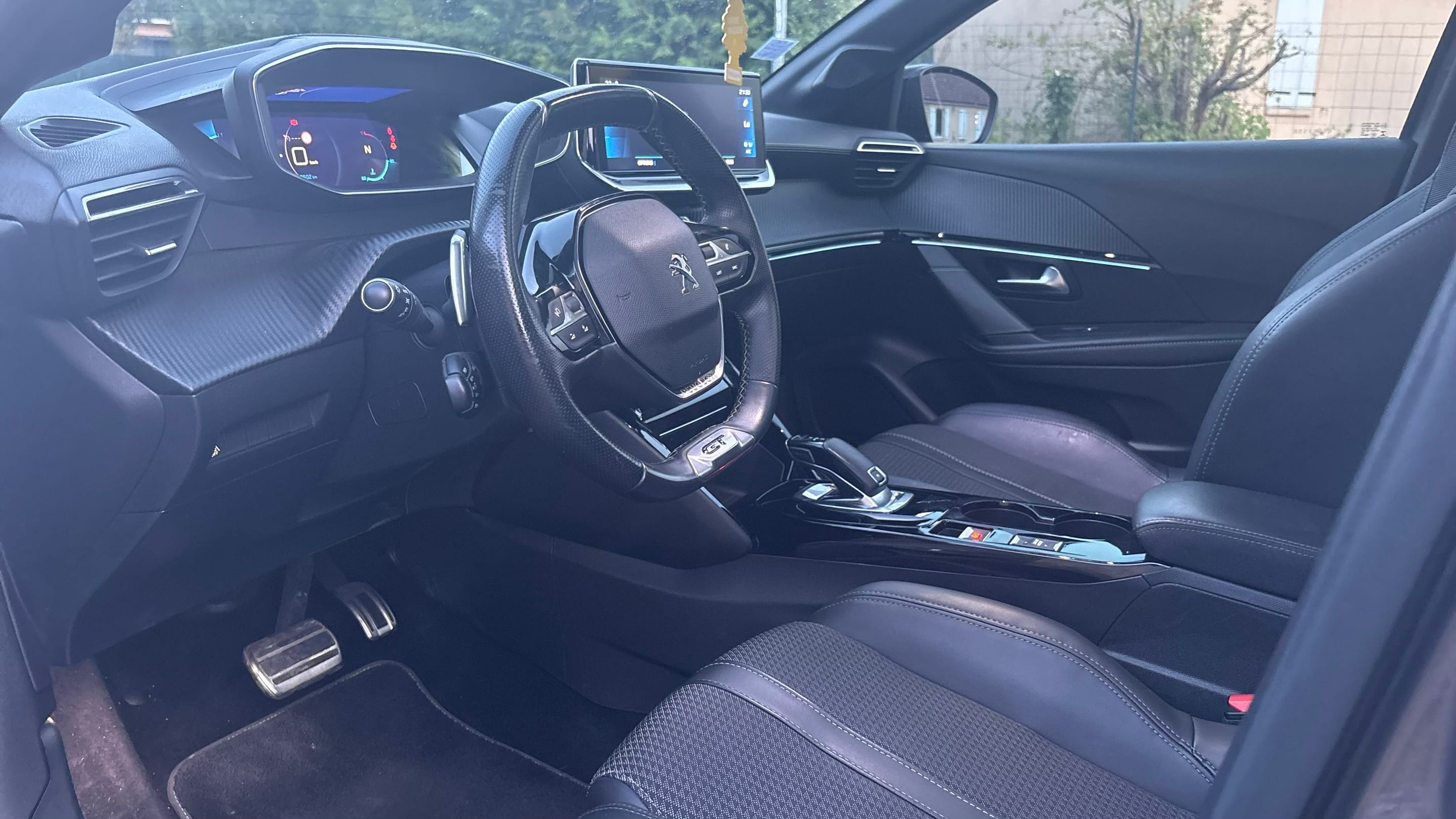 Peugeot 208 GT Line avec GPS
