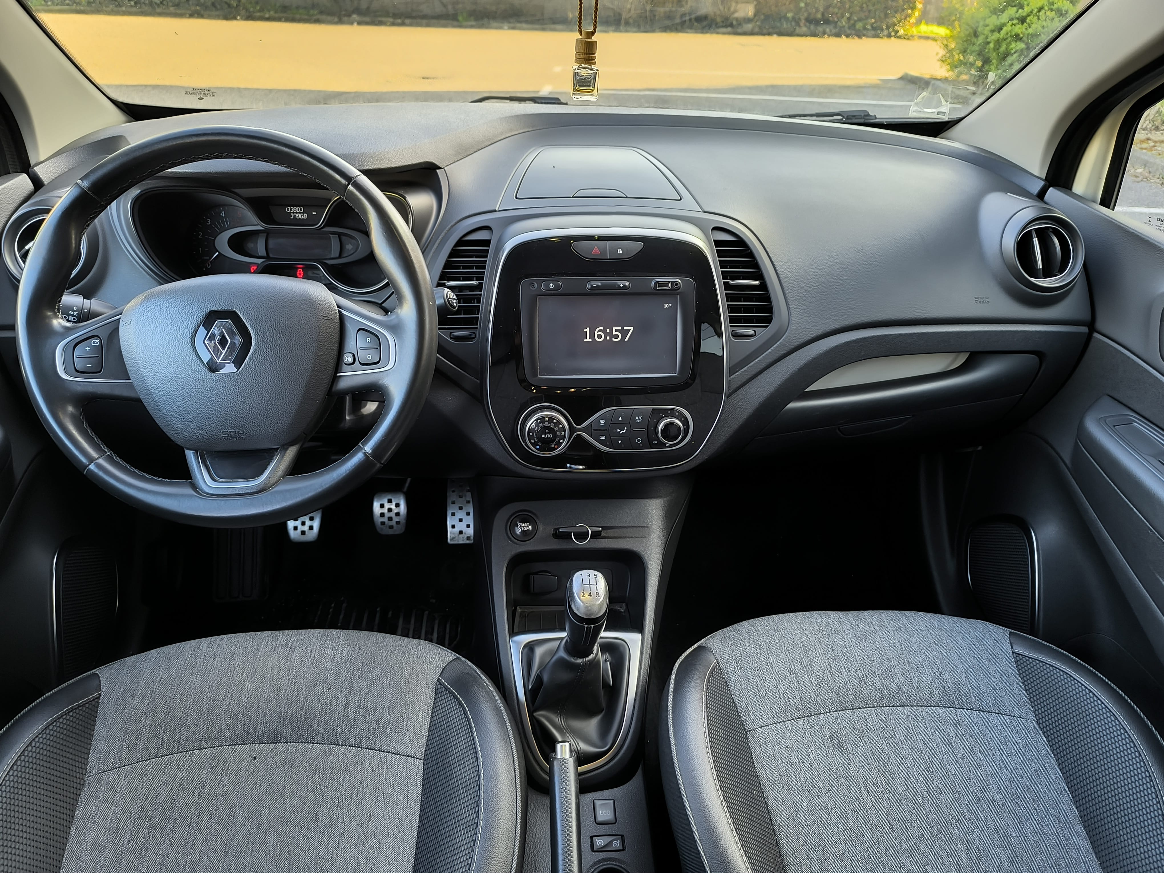 Renault Captur 1.5 DCi 90 CV avec GPS