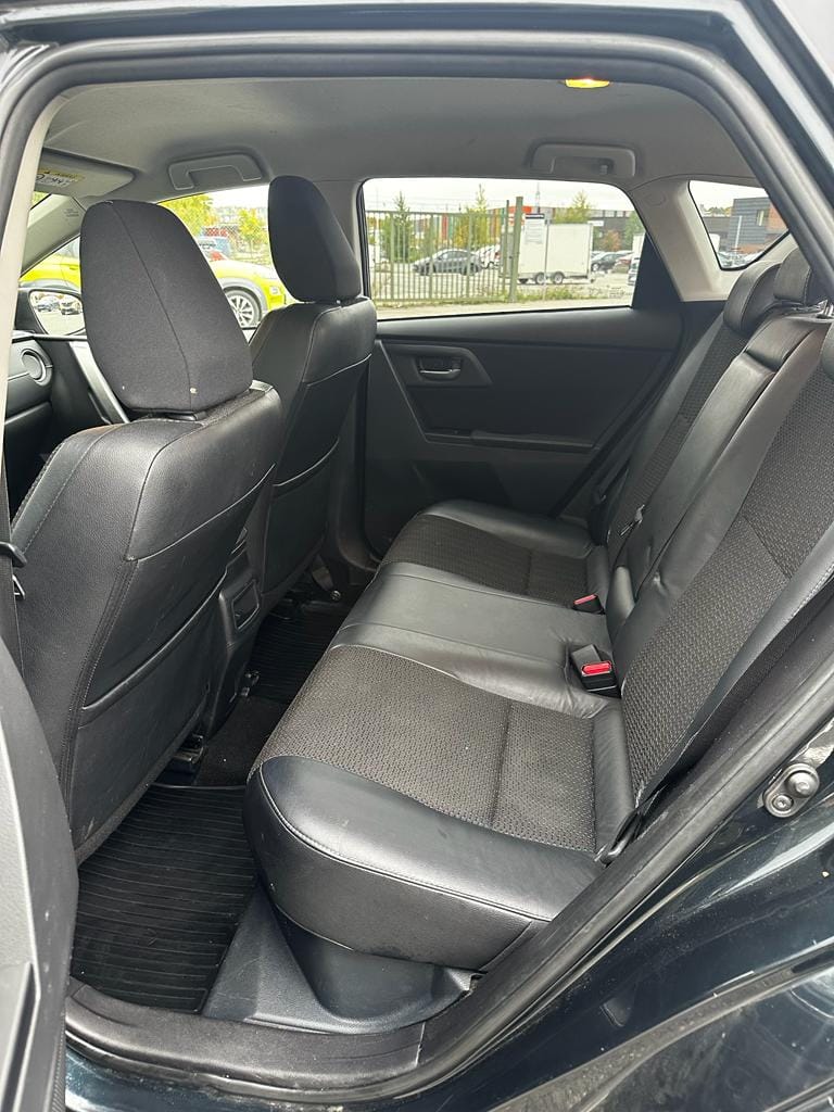 Toyota Auris 1,8 Automat, Bensin, Drivstoffvennlig mit Audio-/iPod-Zugang