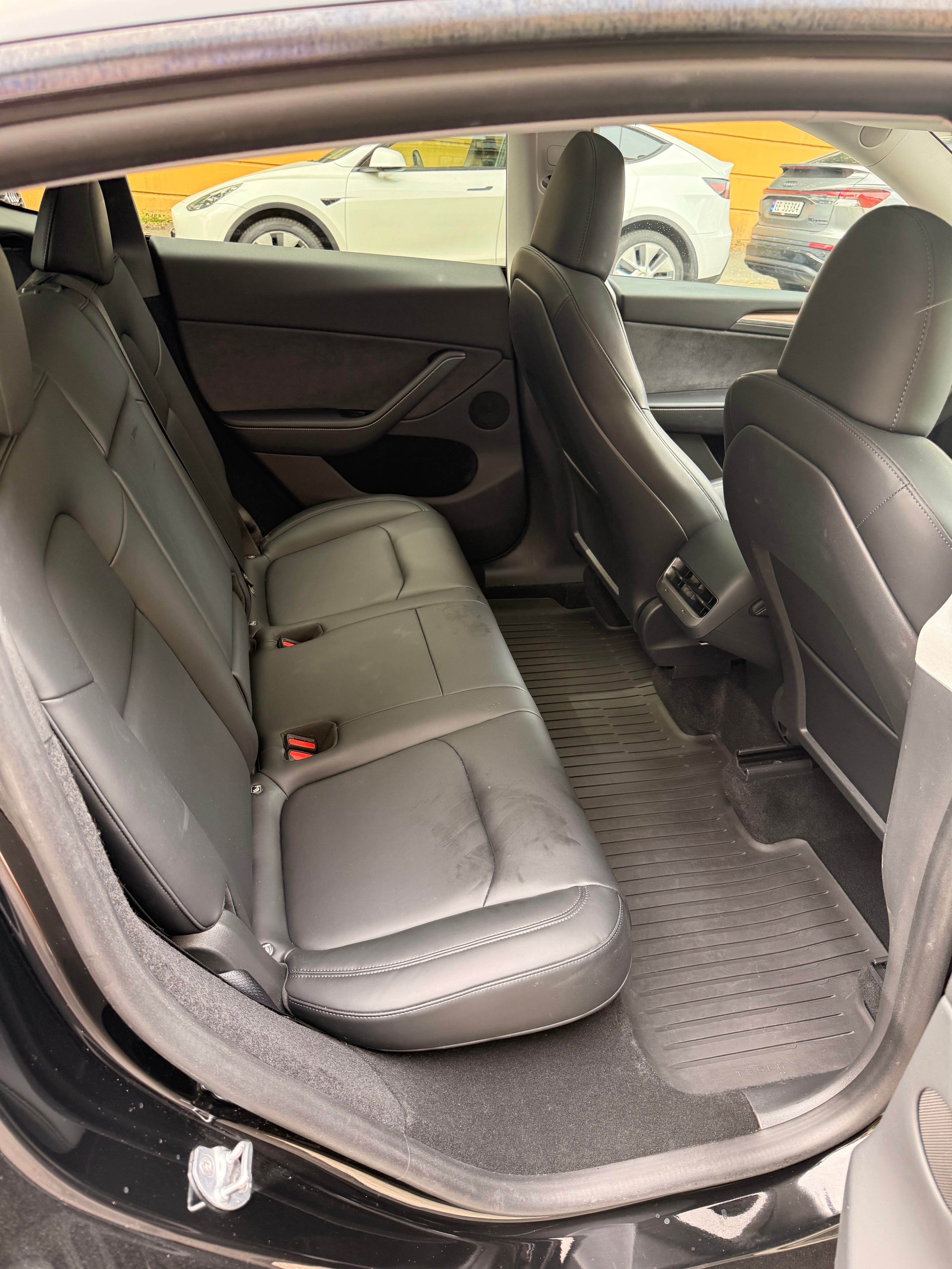 Tesla Model Y Long Range med Firehjulstrekk