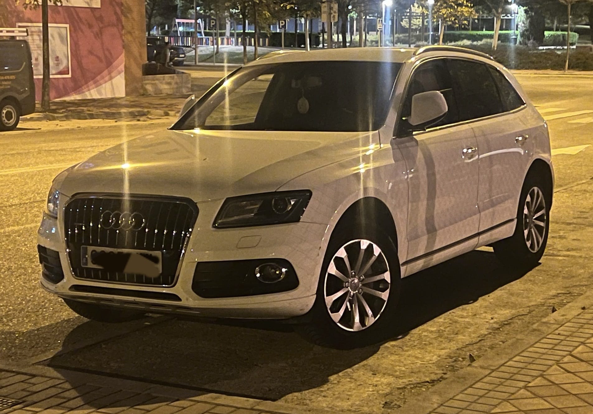 Audi Q5 2.0T Quattro Premium with Air conditioning