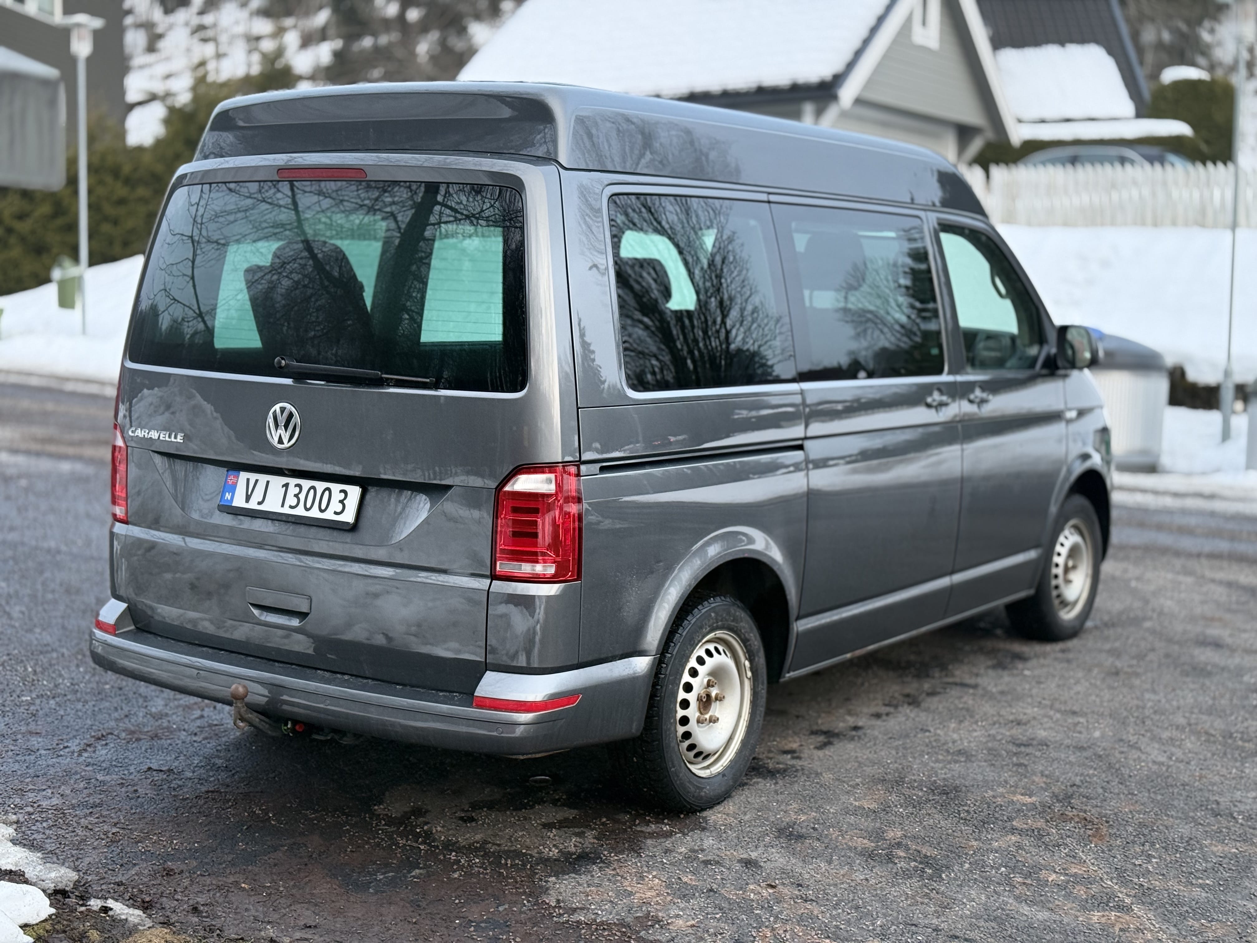 Volkswagen Caravelle 9 seter Automat gir with Backup camera