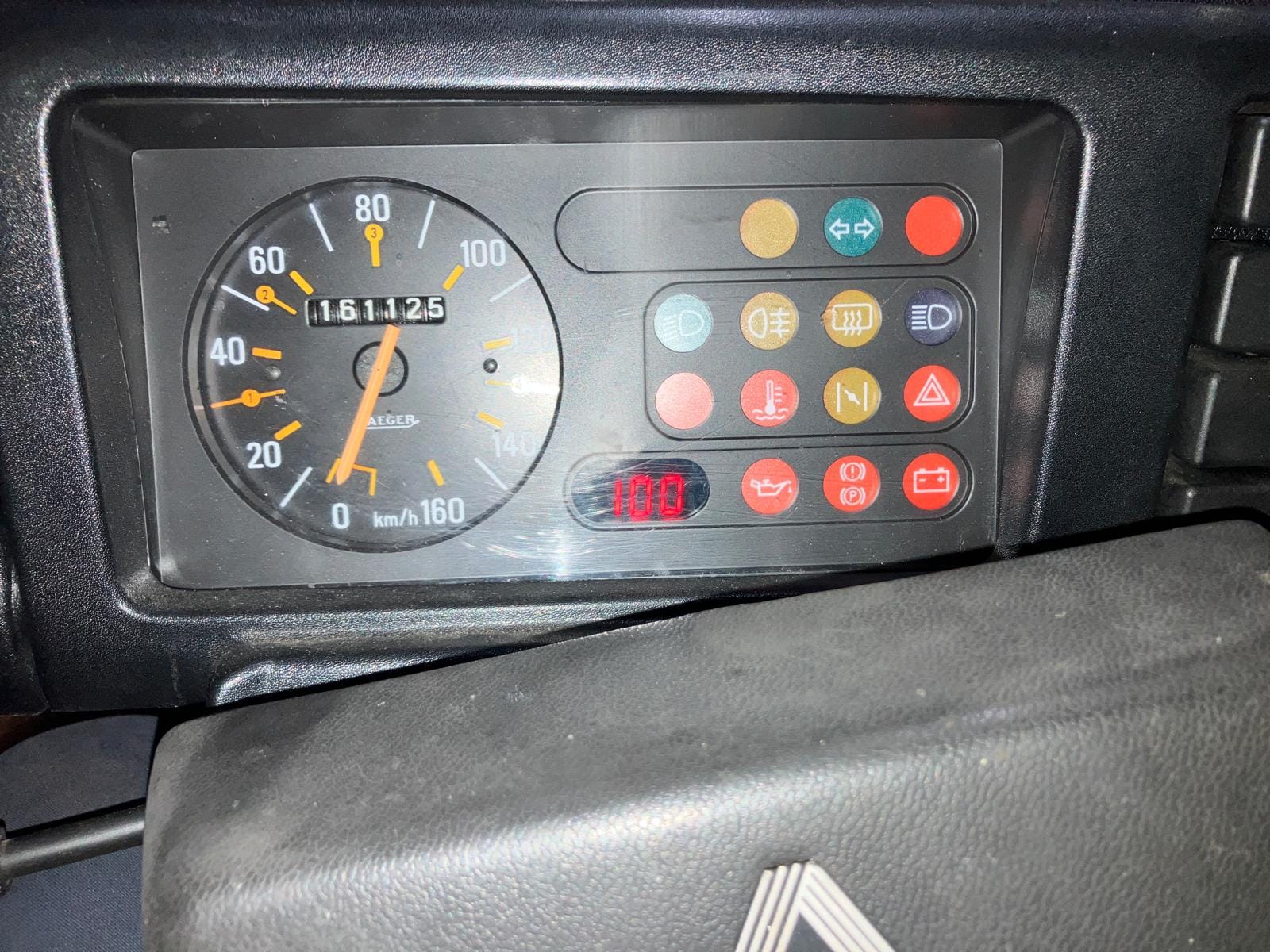 Renault R4 ELECTRIQUE - Rétrofitée et UpcYclée en octobre 2024 avec Attelage