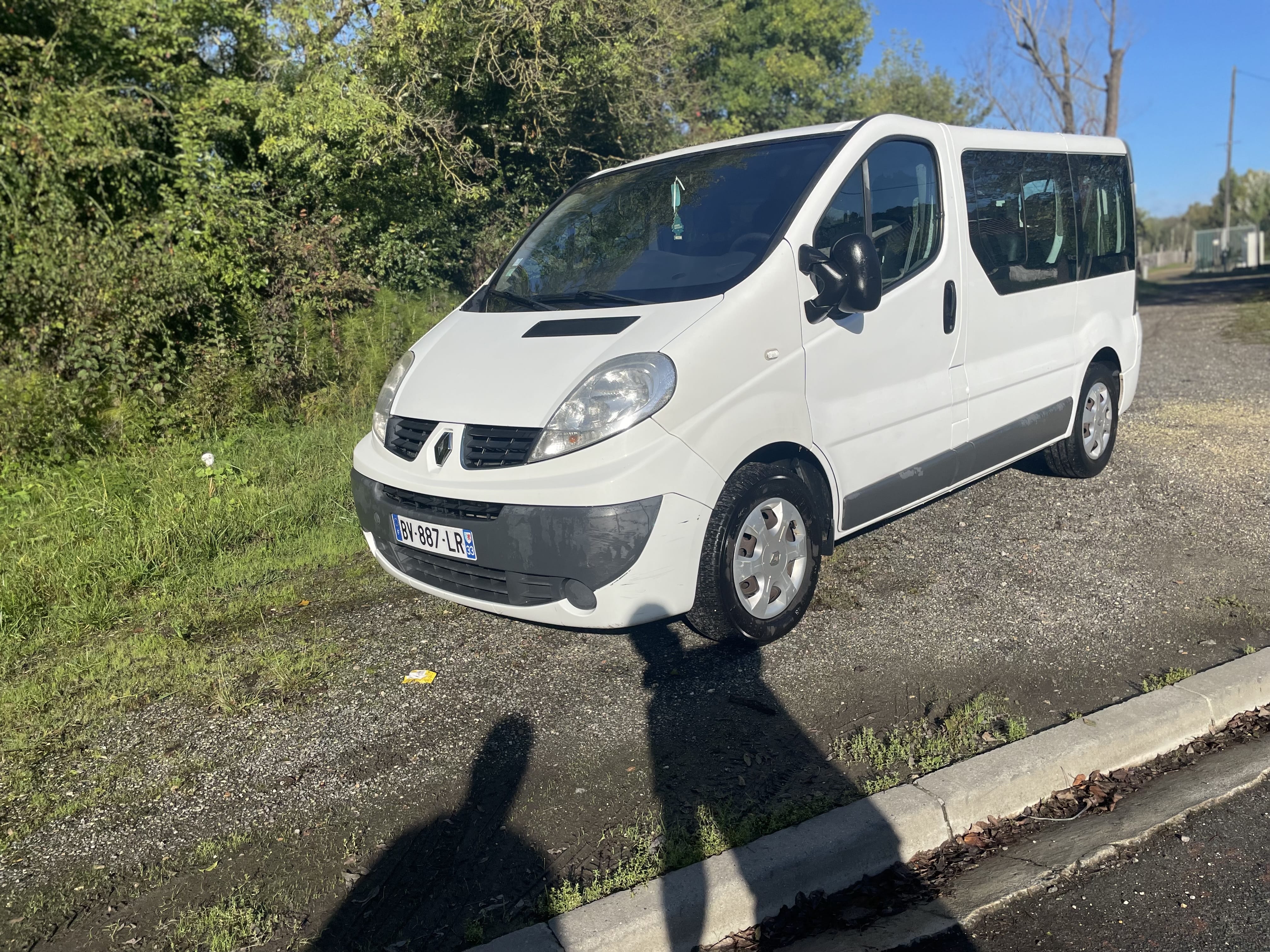 Renault Trafic Passenger  Louez le Renault Trafic 9 places – Confort, Espace et Économie pour Vos Déplacements !, 2011, Diesel, 9 places et plus