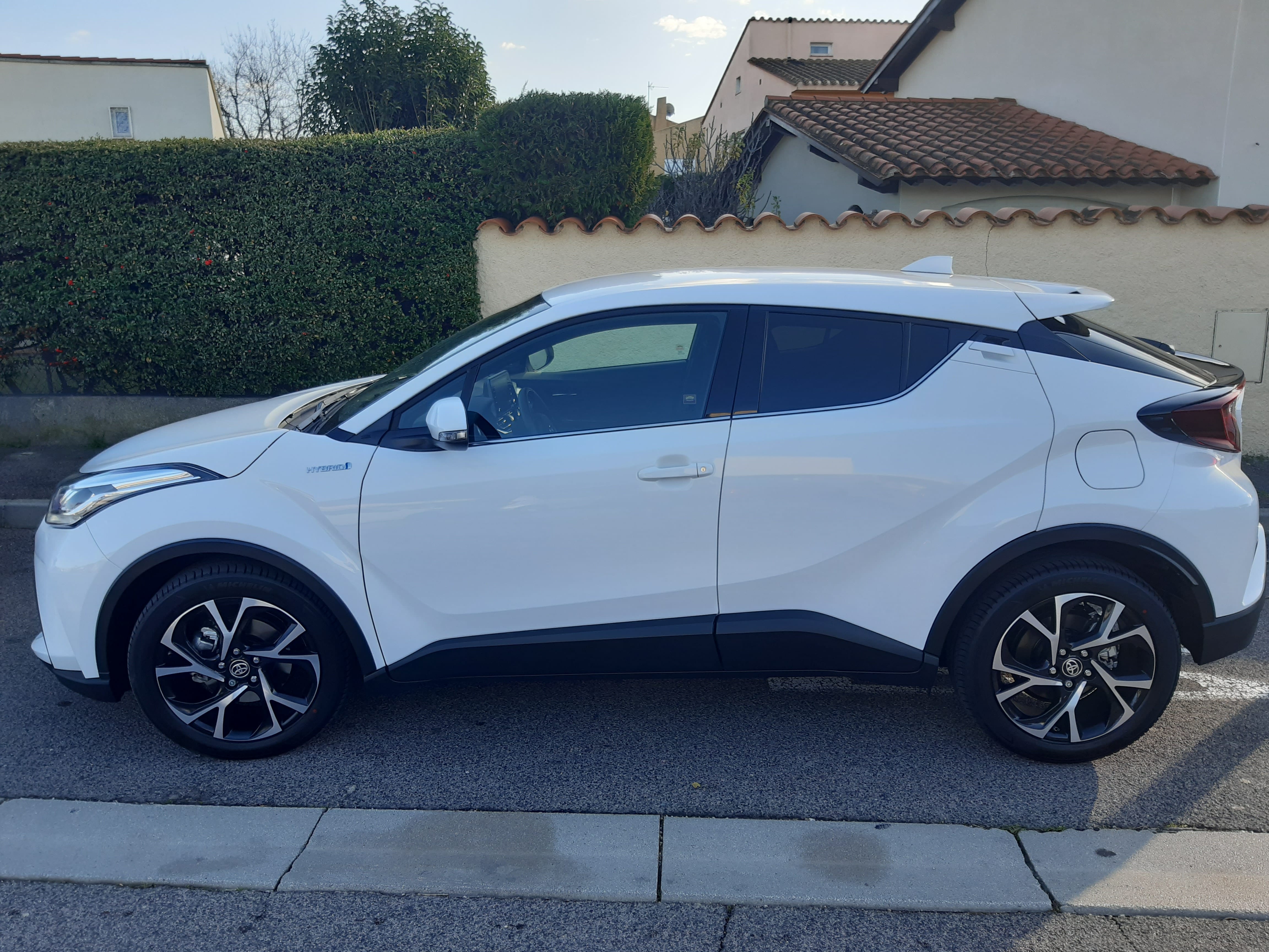 Toyota C-HR 1.6 Hybride avec Climatisation
