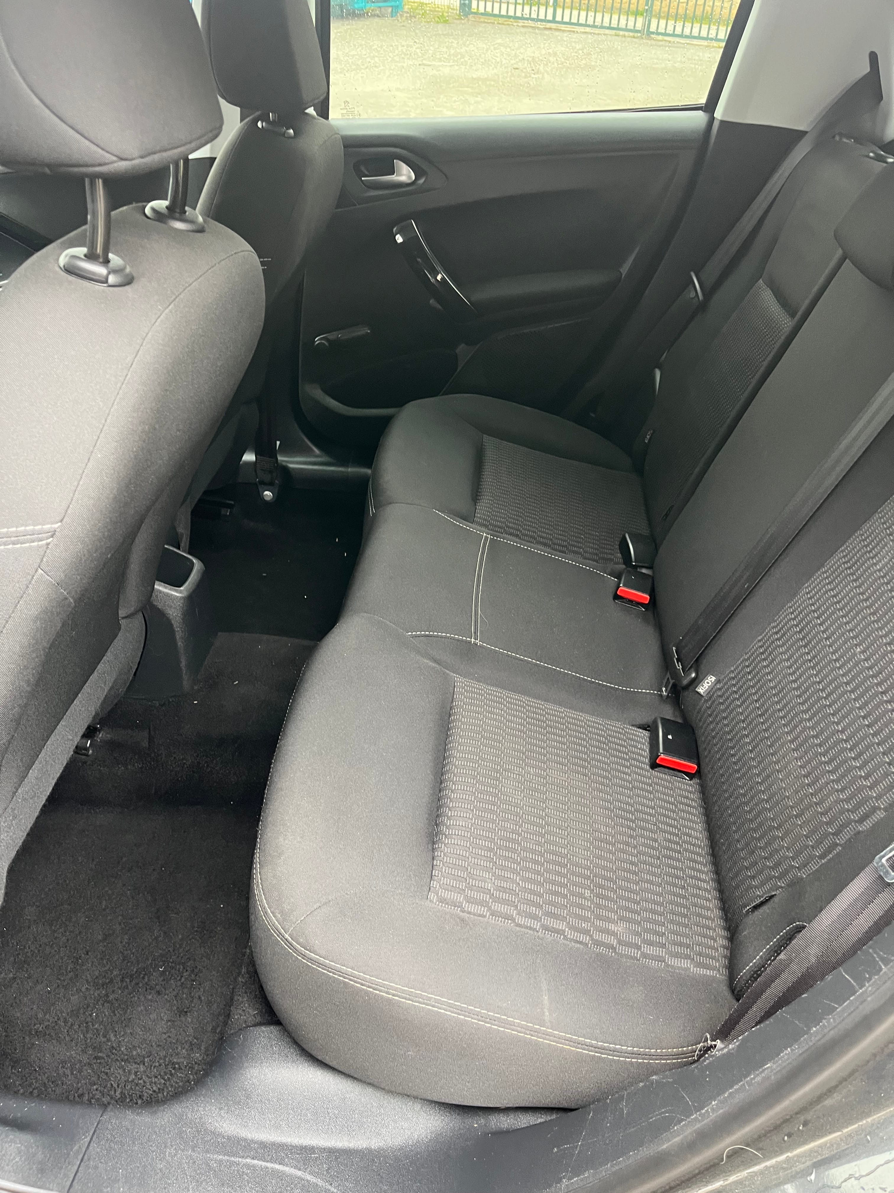 Peugeot 208 avec GPS